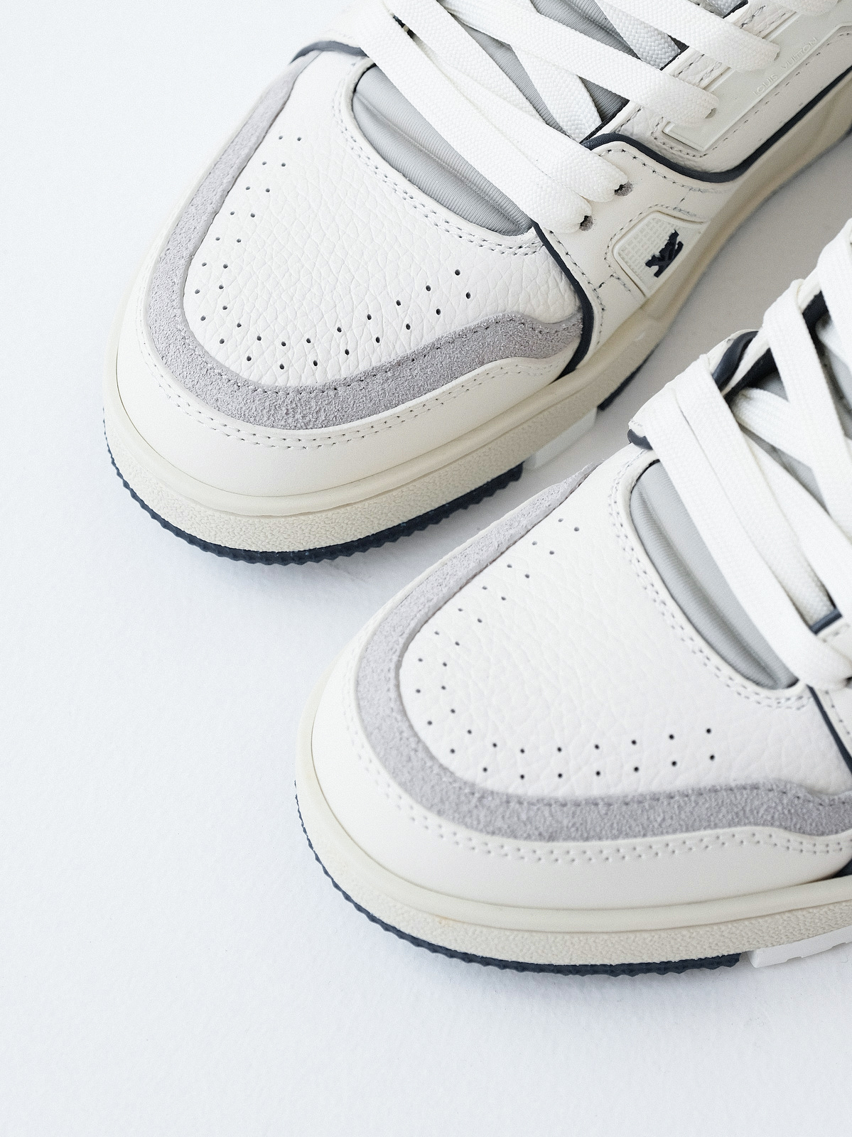 LV trainer Denmark New/New Color Matching Navy Blue with White