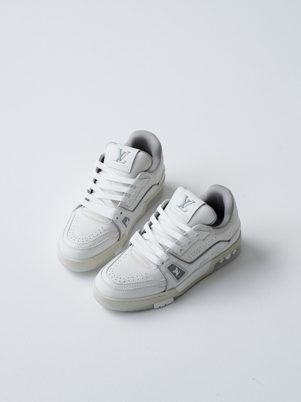 LV trainer Denmark new/cement grey shoes