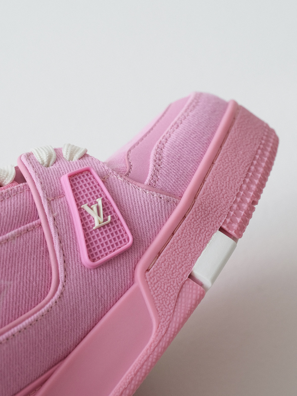 LOUIS VUITTON Trainer cow leather ladies pink.