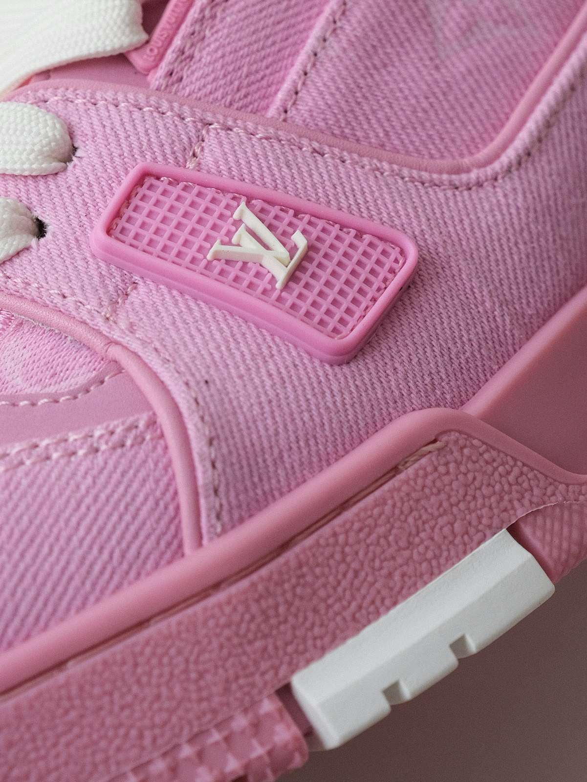 LOUIS VUITTON Trainer cow leather ladies pink.