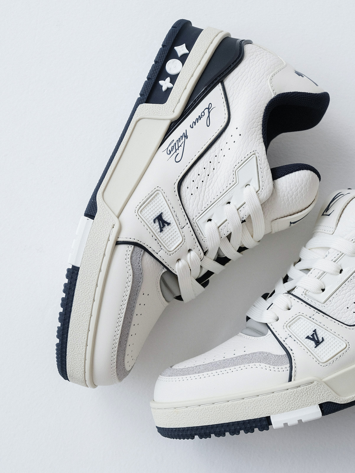 LV trainer Denmark New/New Color Matching Navy Blue with White