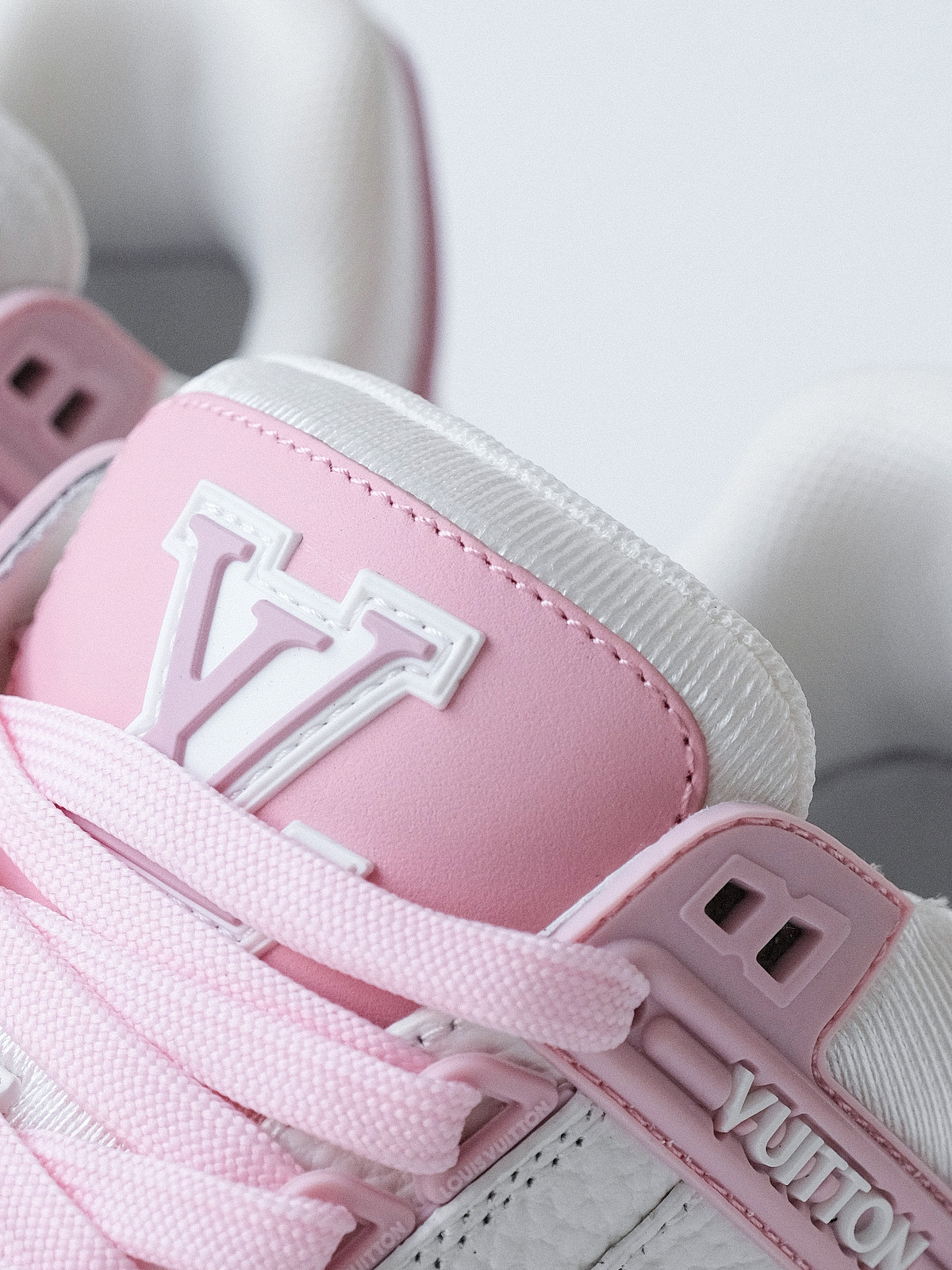 LV Trainer cherry blossom powder