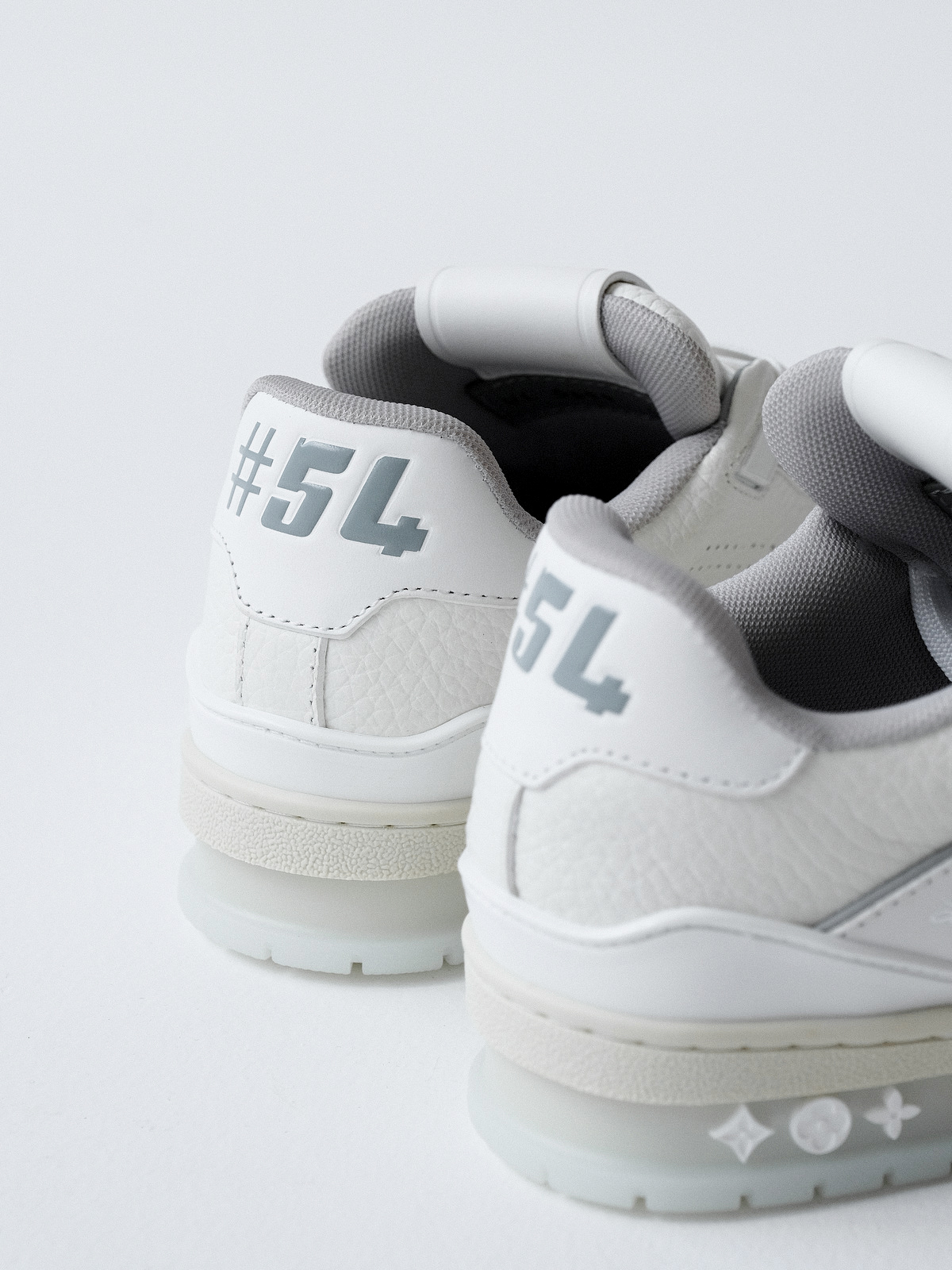 LV trainer Denmark new/cement grey shoes