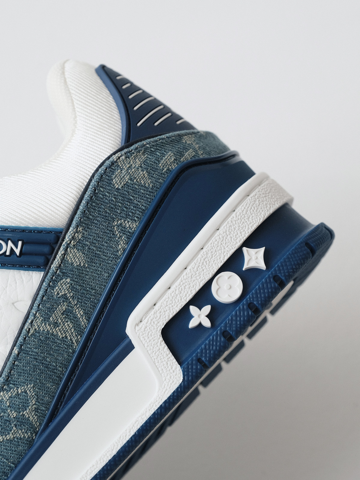 LOUIS VUITTON Trainer denim blue