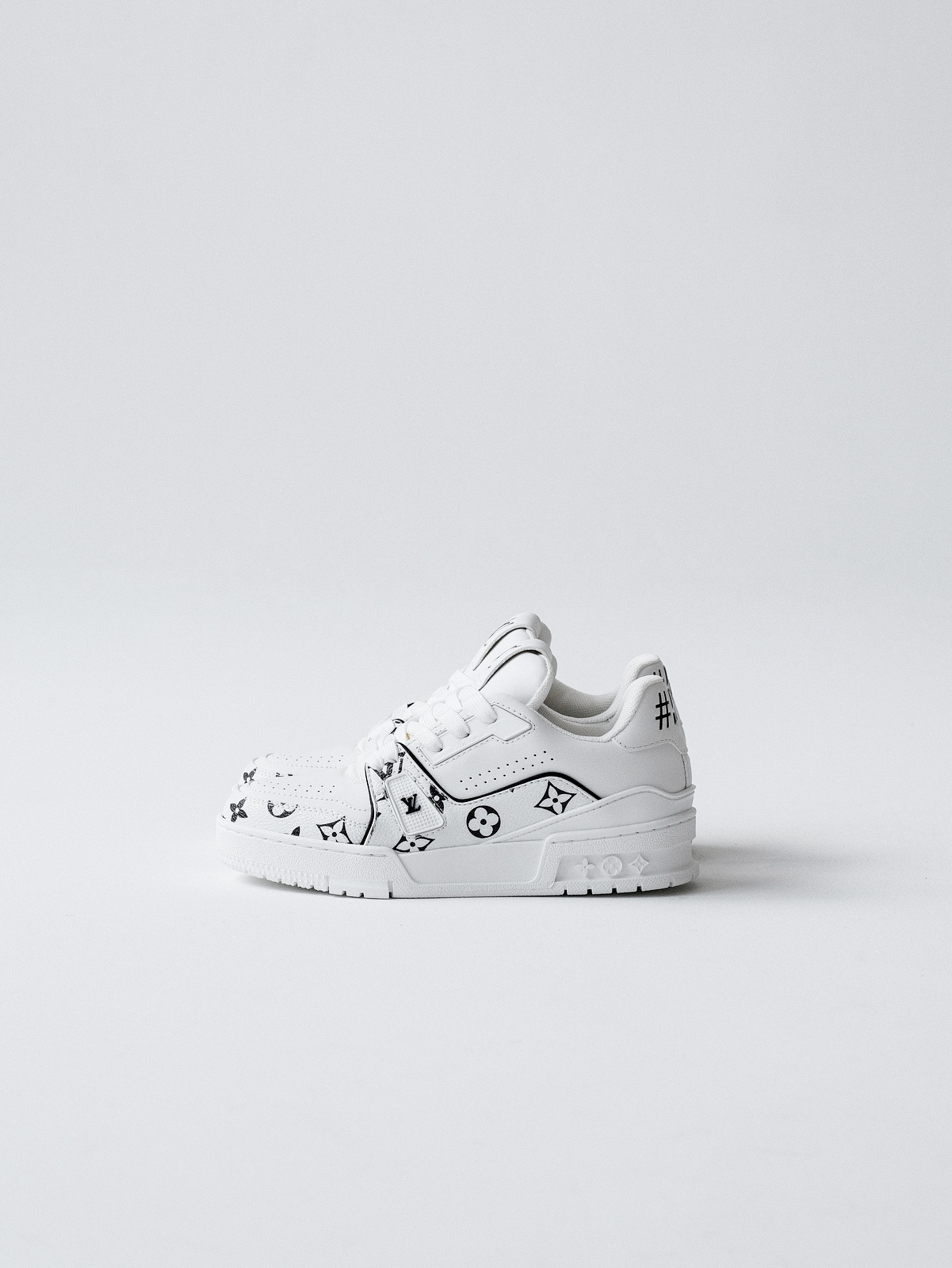 LV Murakami Takashi co-branded new logo Trainer