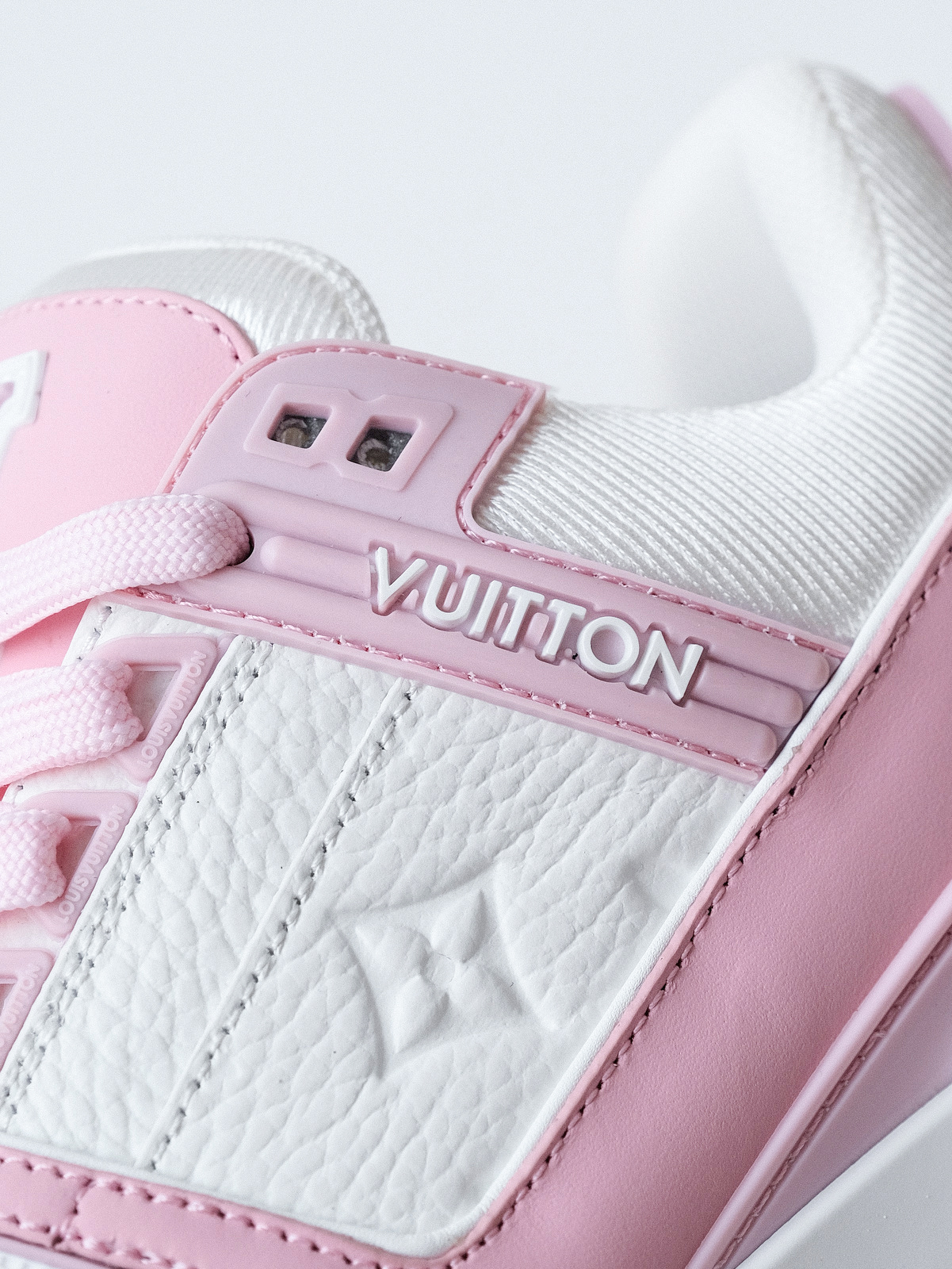 LV Trainer cherry blossom powder