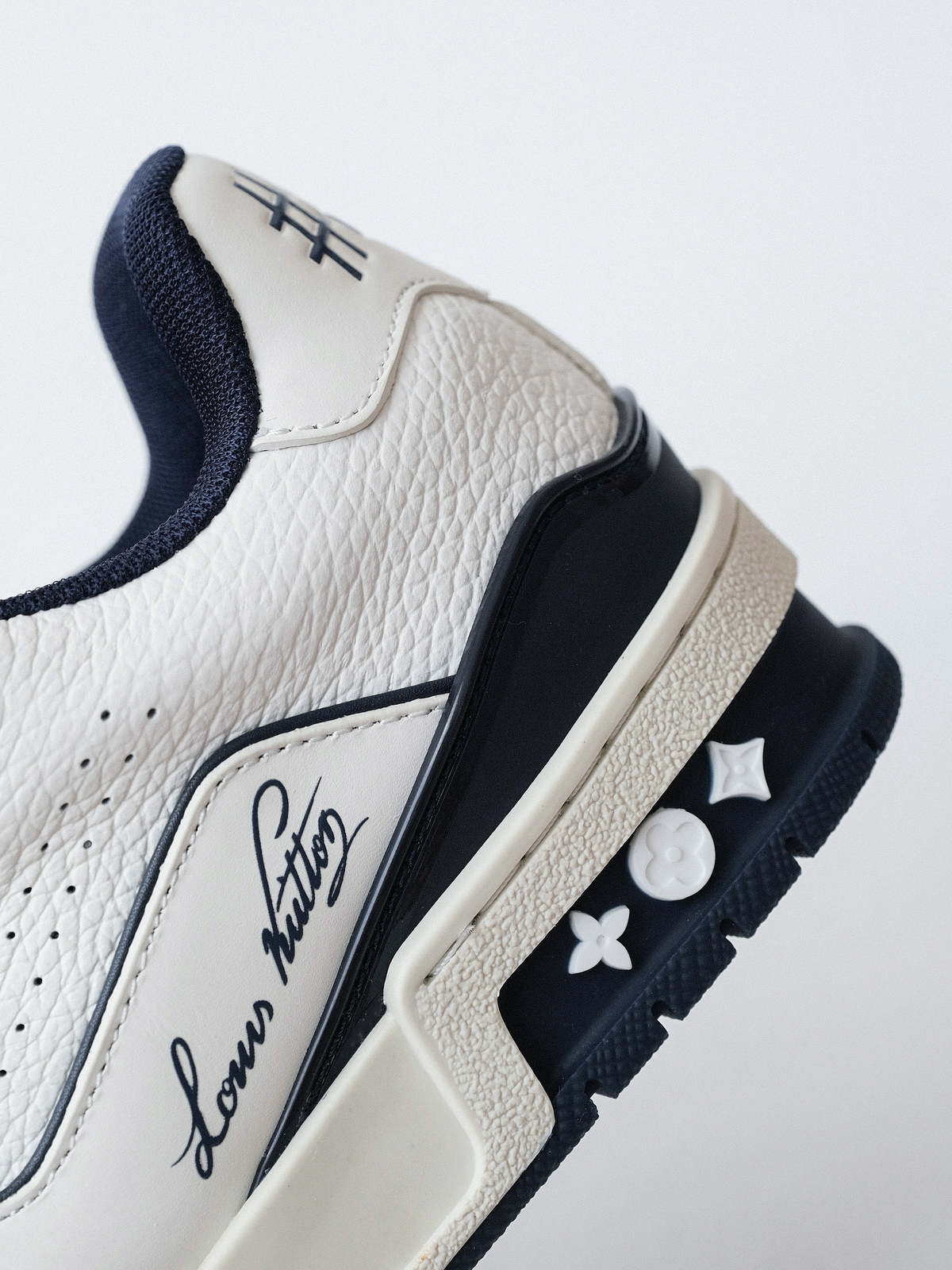 LV trainer Denmark New/New Color Matching Navy Blue with White