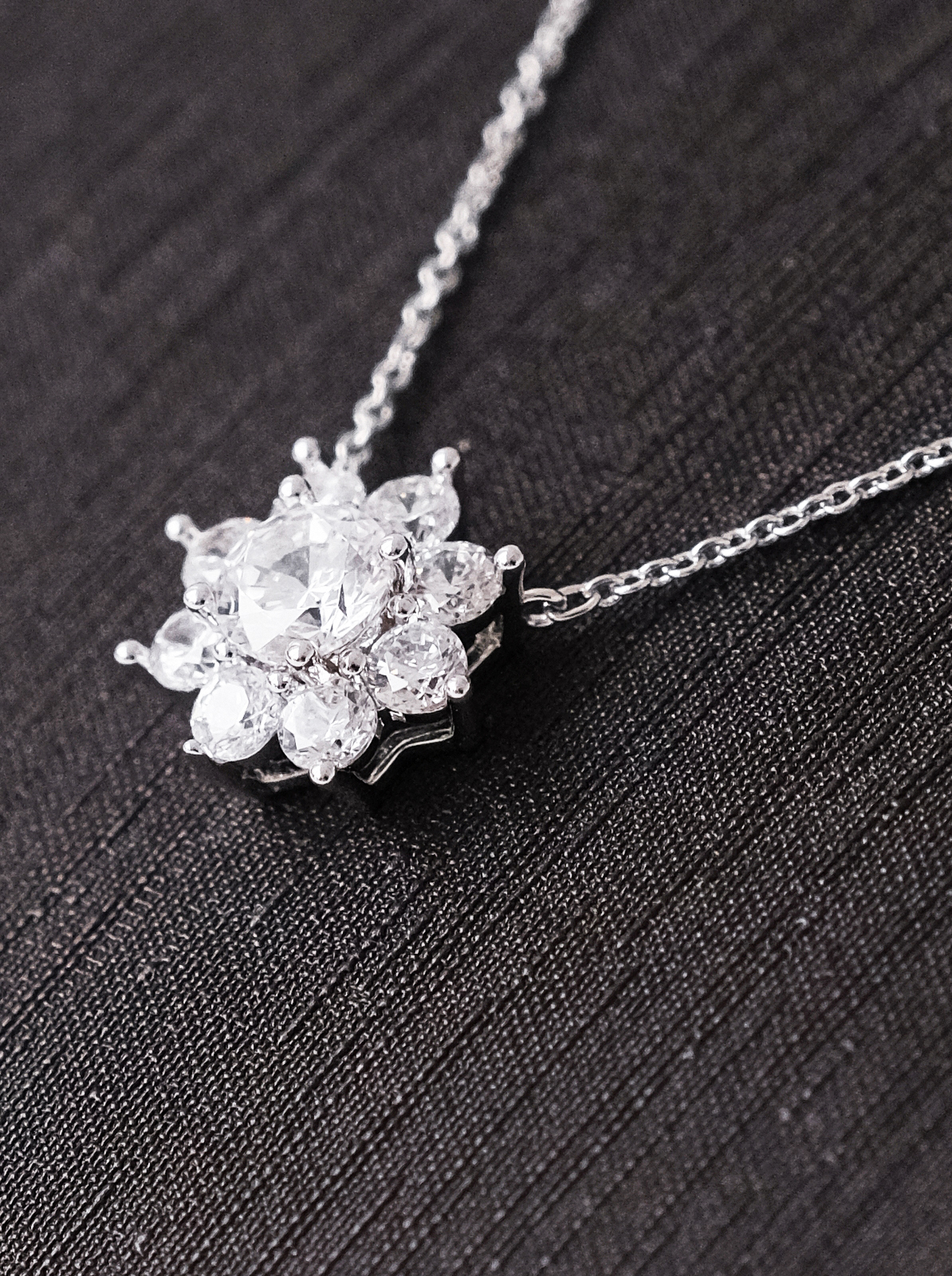 HARRY  WINSTON  Sunflower necklace