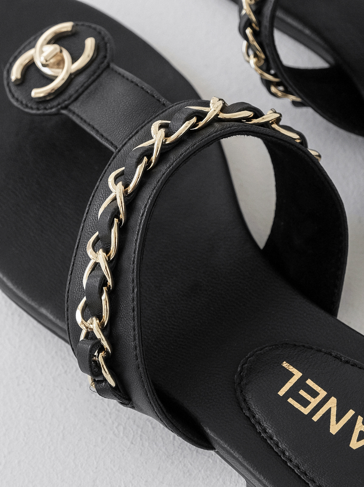 Chanel  Black gold chain flip-flops