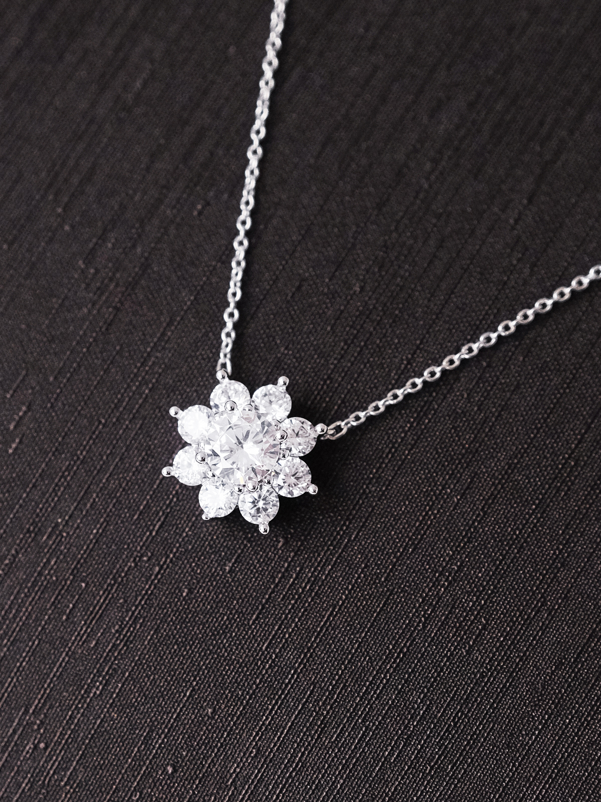 HARRY  WINSTON  Sunflower necklace