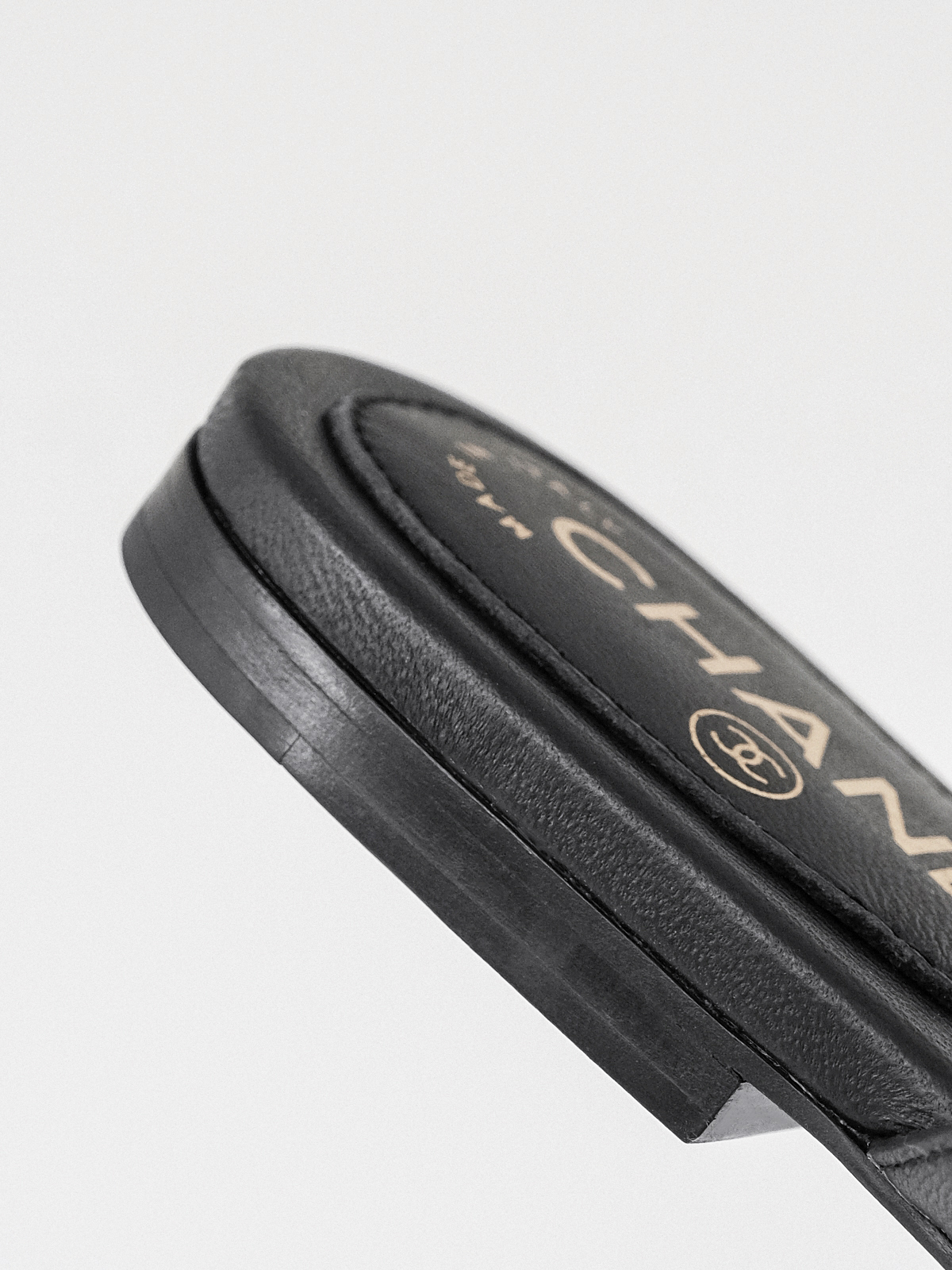 Chanel  Black gold chain flip-flops