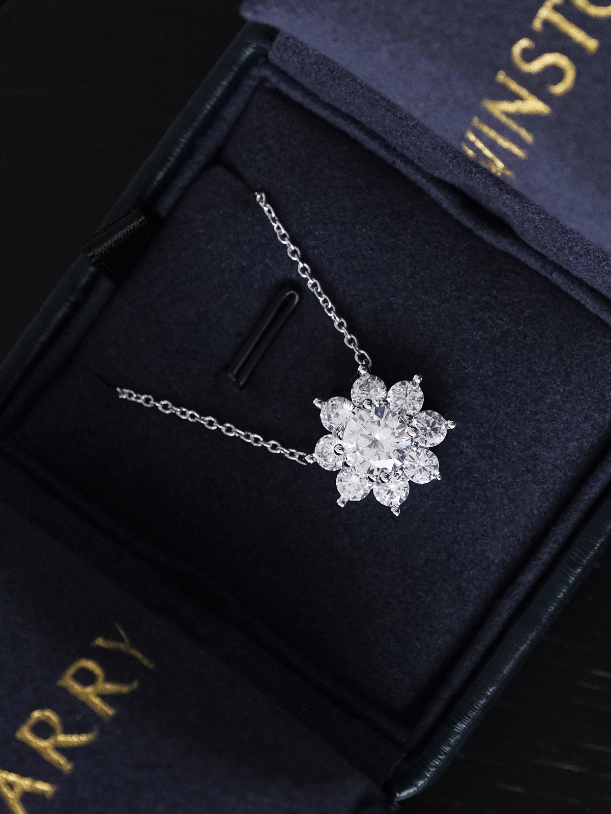 HARRY  WINSTON  Sunflower necklace