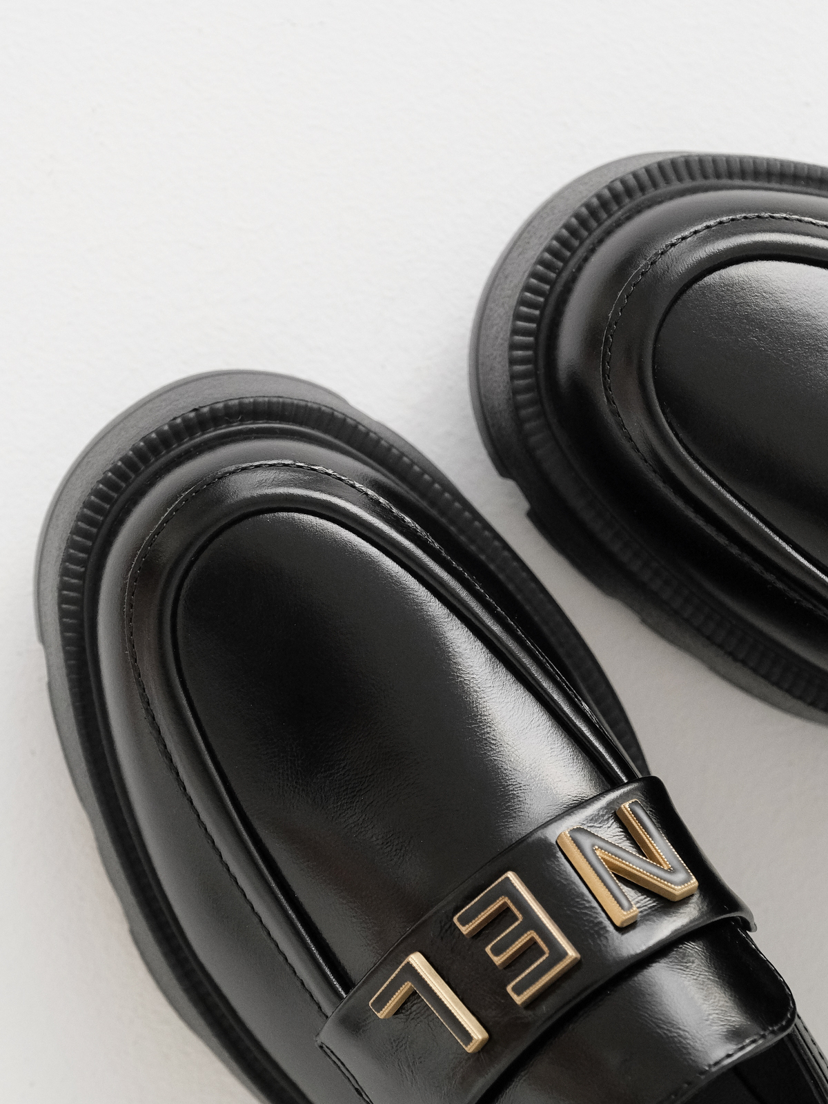 Xiaoxiang loafers