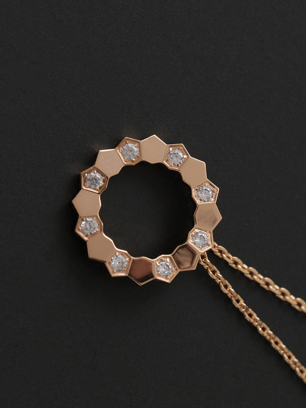 Ring pendant necklace