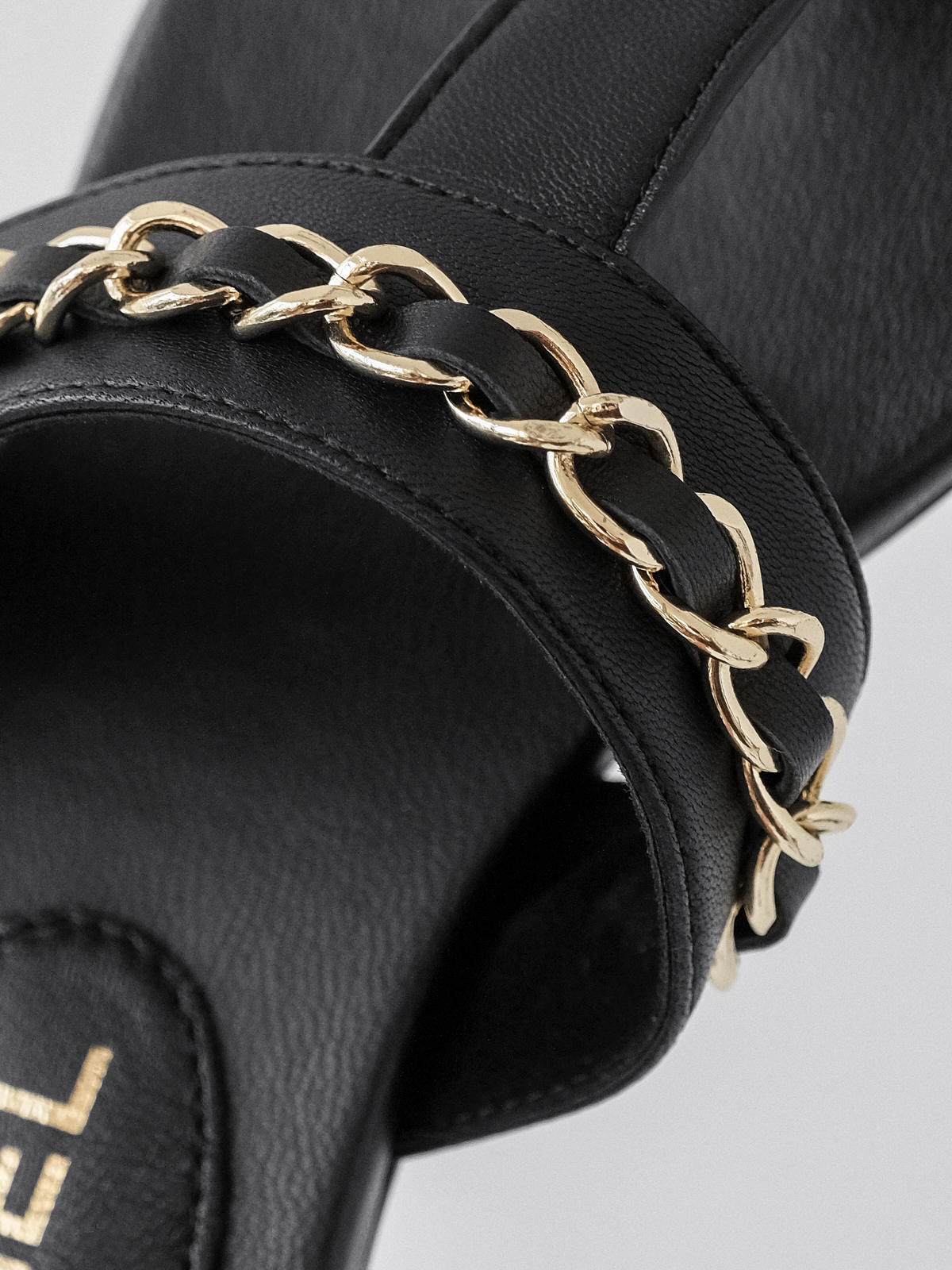 Chanel  Black gold chain flip-flops