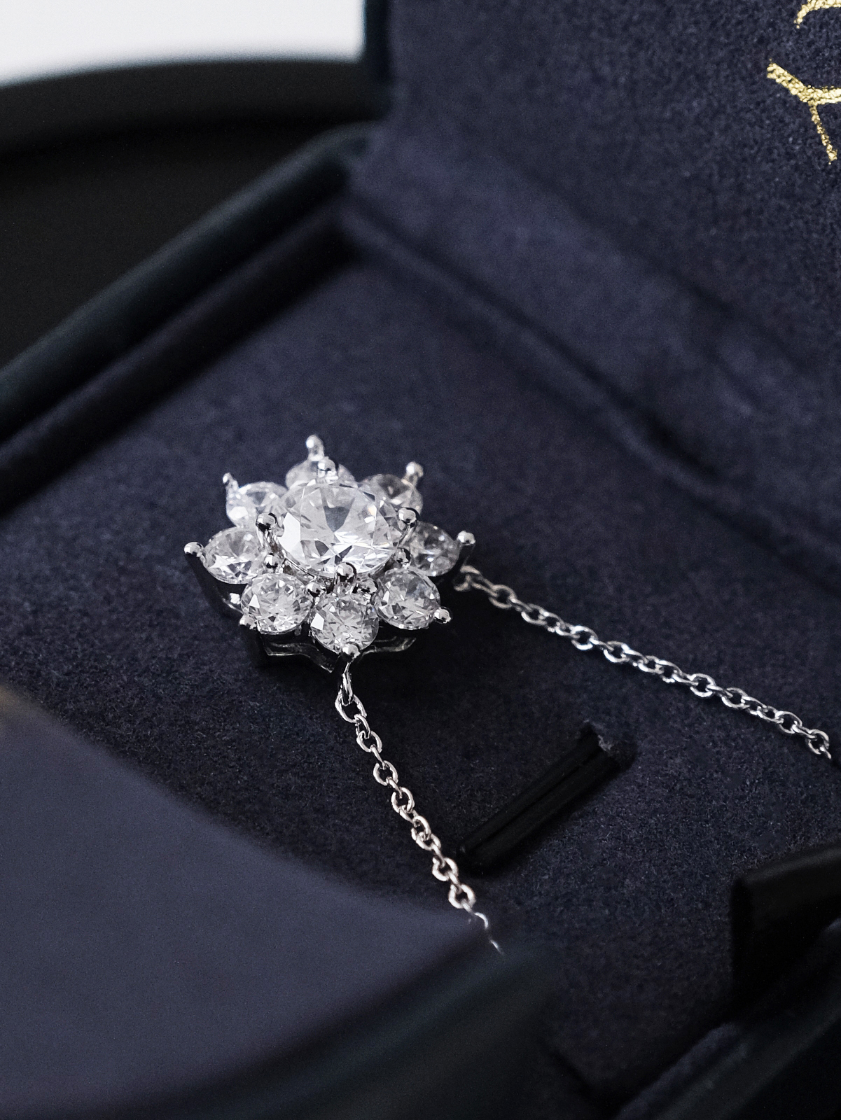 HARRY  WINSTON  Sunflower necklace