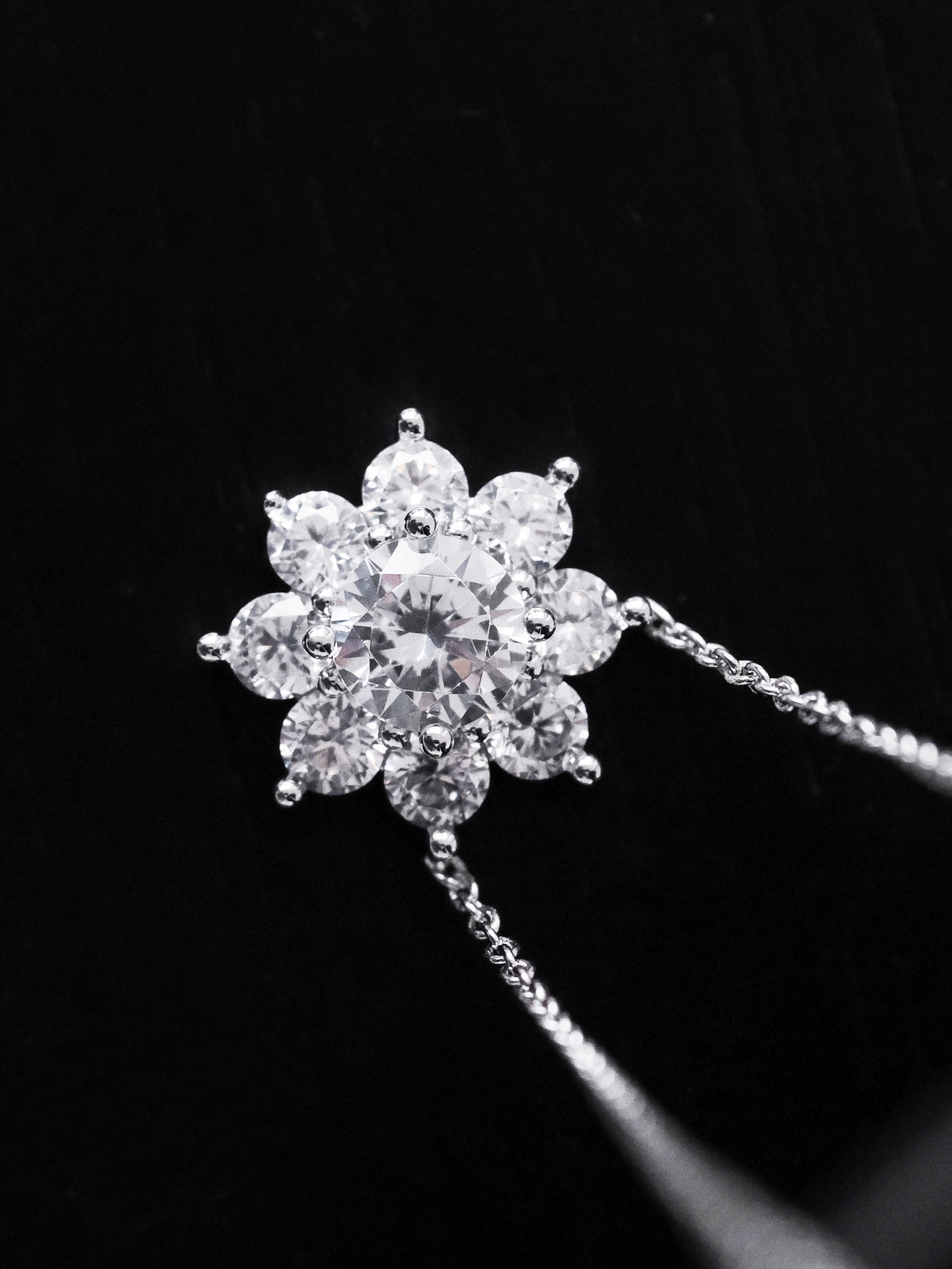 HARRY  WINSTON  Sunflower necklace