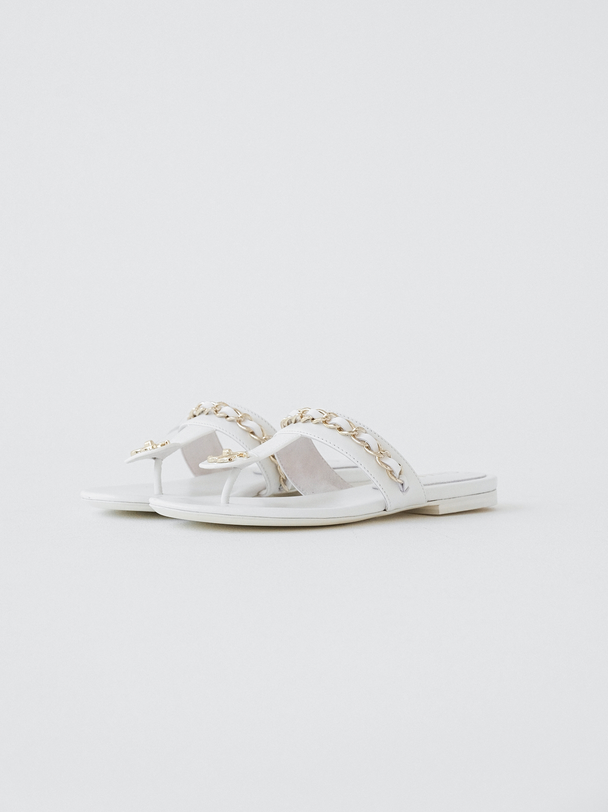 Chanel  Black gold chain flip-flops