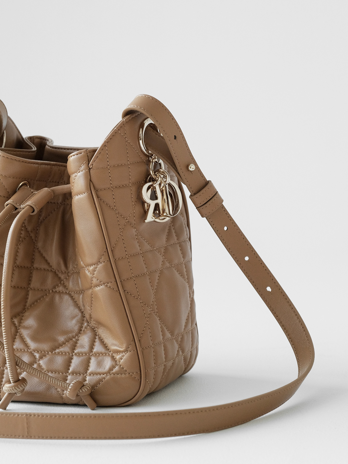 𝗗*𝗢𝗥 𝗗-𝗠𝗢𝗧𝗜𝗢𝗡 Small milk tea color