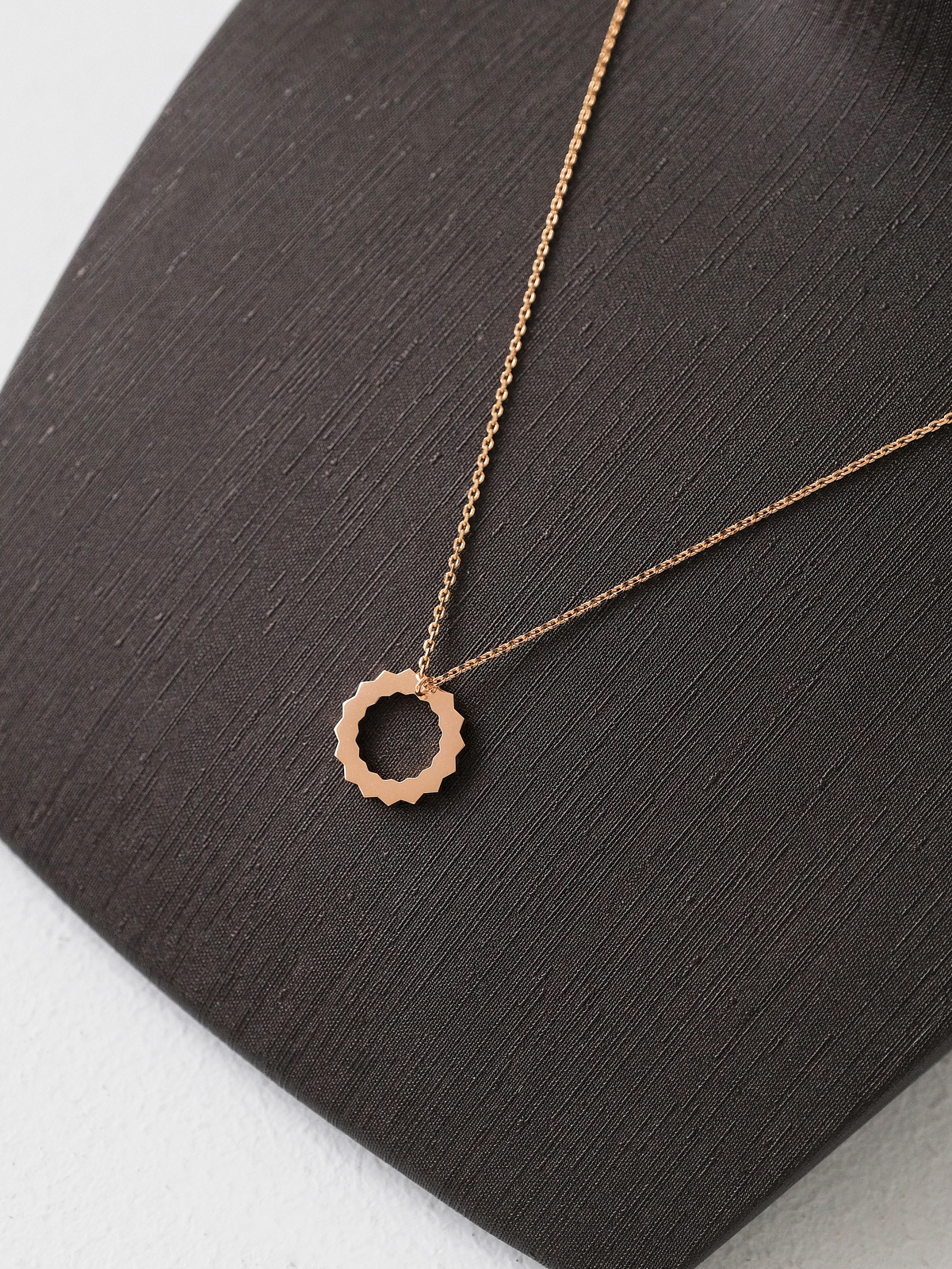 Ring pendant necklace
