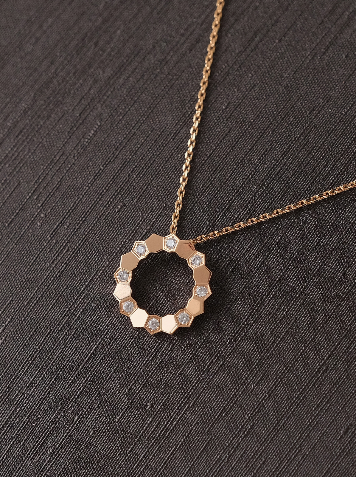 Ring pendant necklace