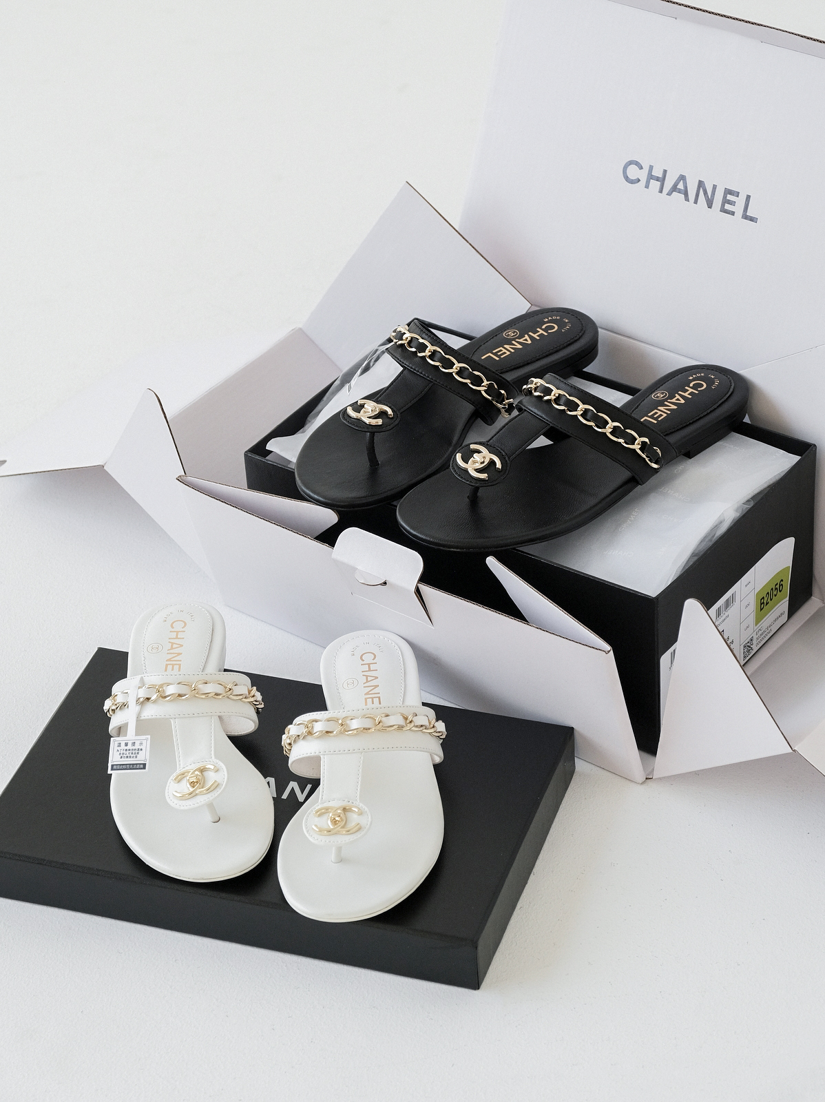 Chanel  Black gold chain flip-flops