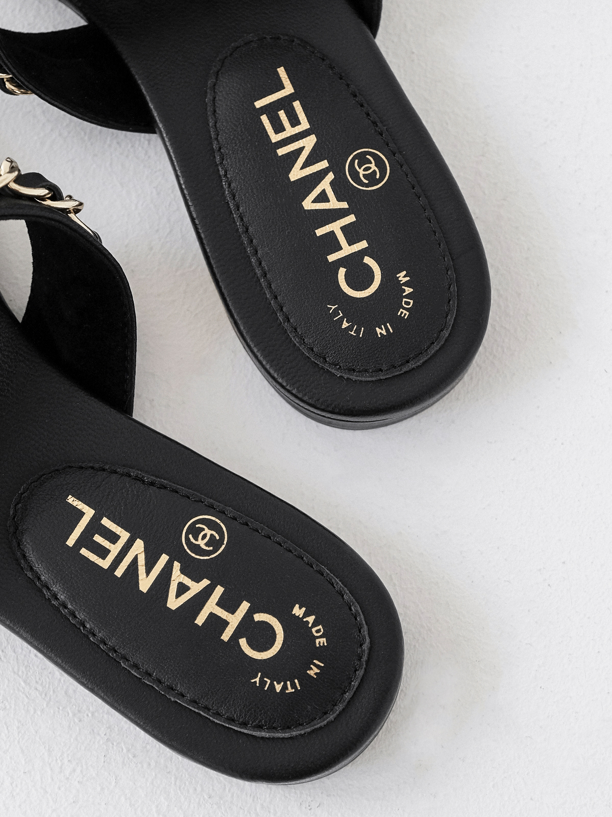 Chanel  Black gold chain flip-flops