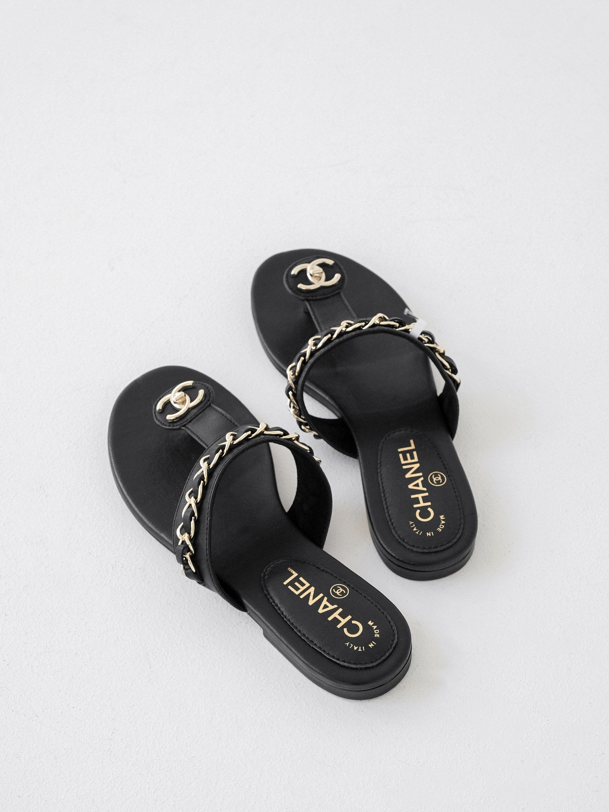 Chanel  Black gold chain flip-flops