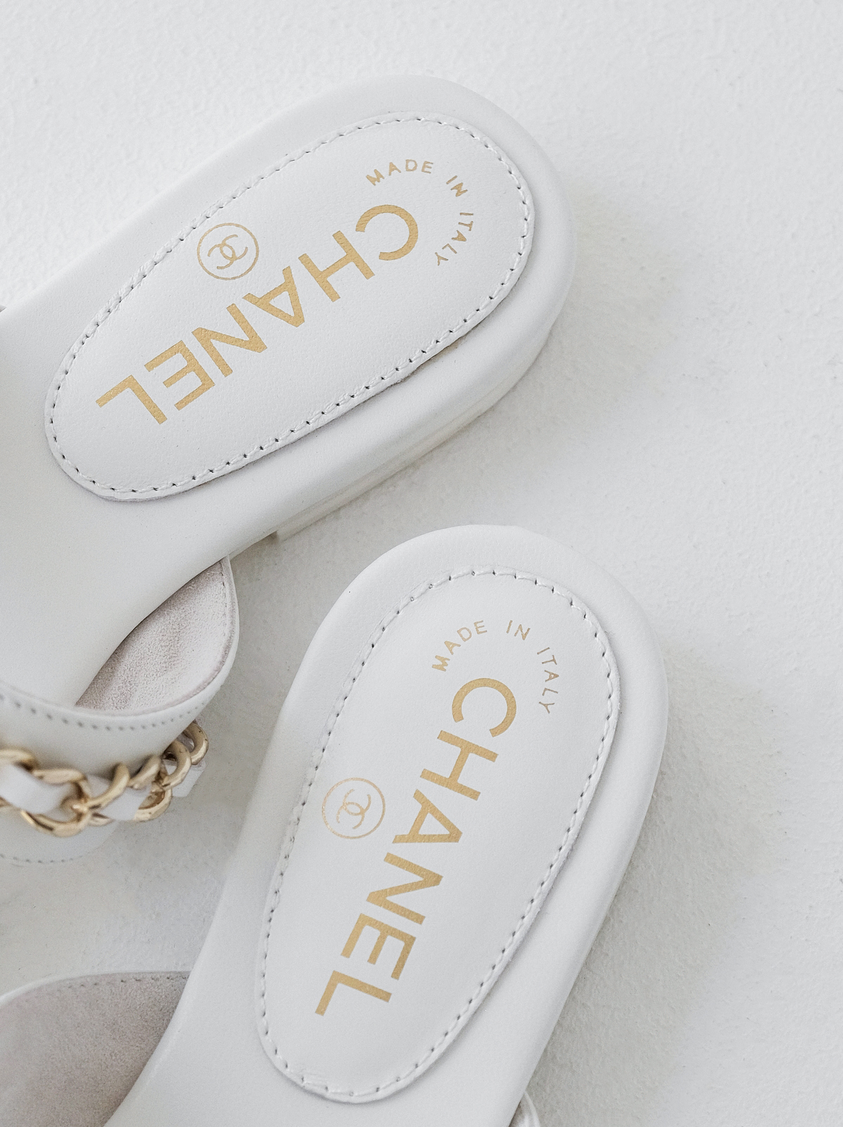 Chanel  Black gold chain flip-flops