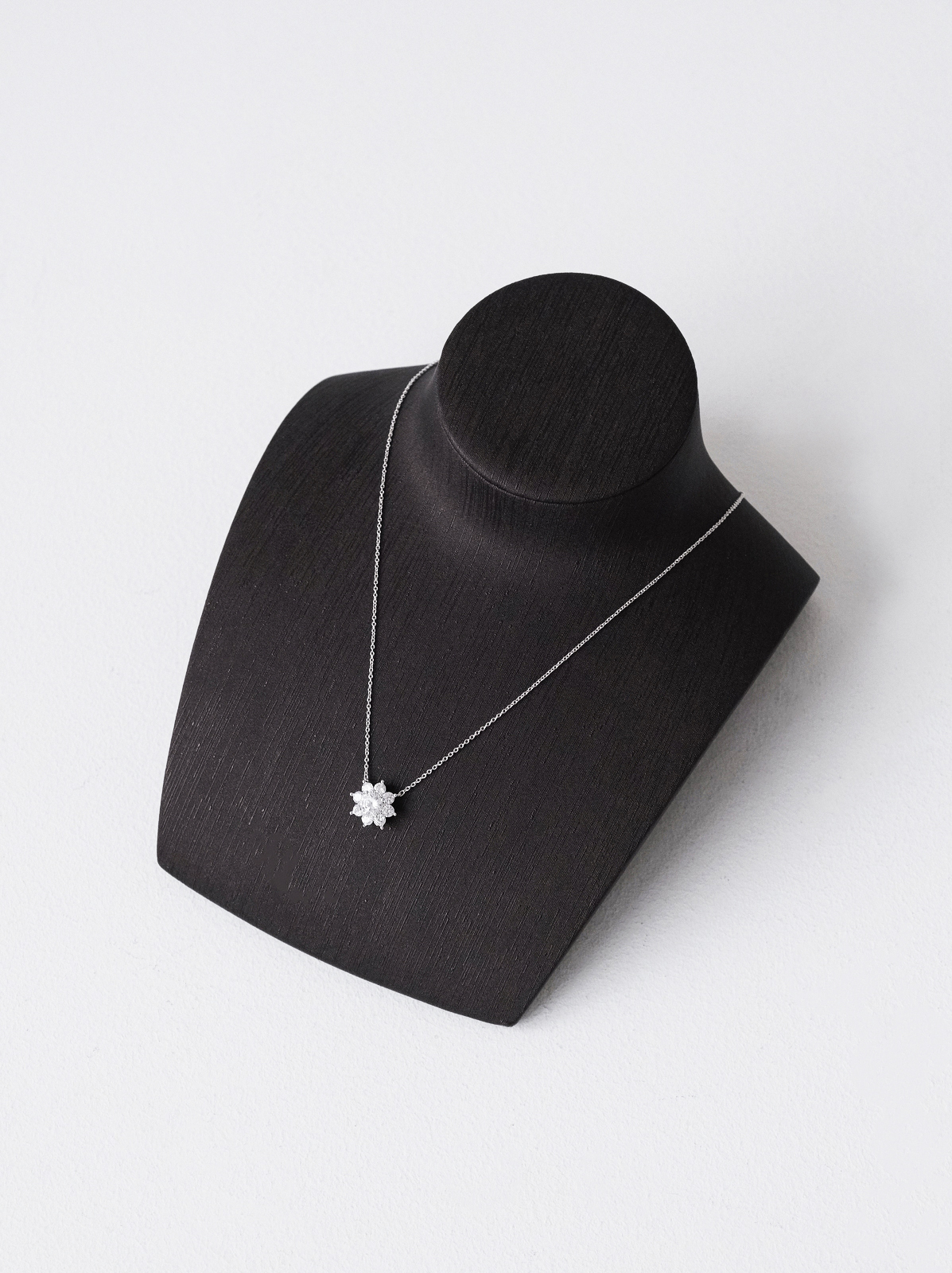 HARRY  WINSTON  Sunflower necklace