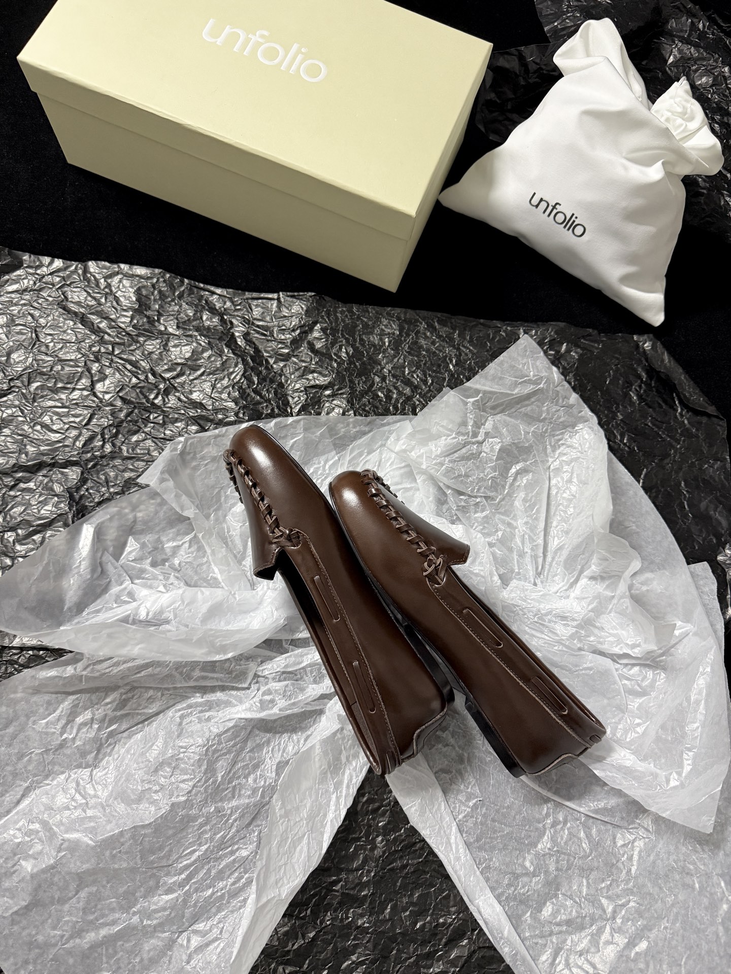 UNFOLIO 25AW New Arrival: Woven-Trim Loafers