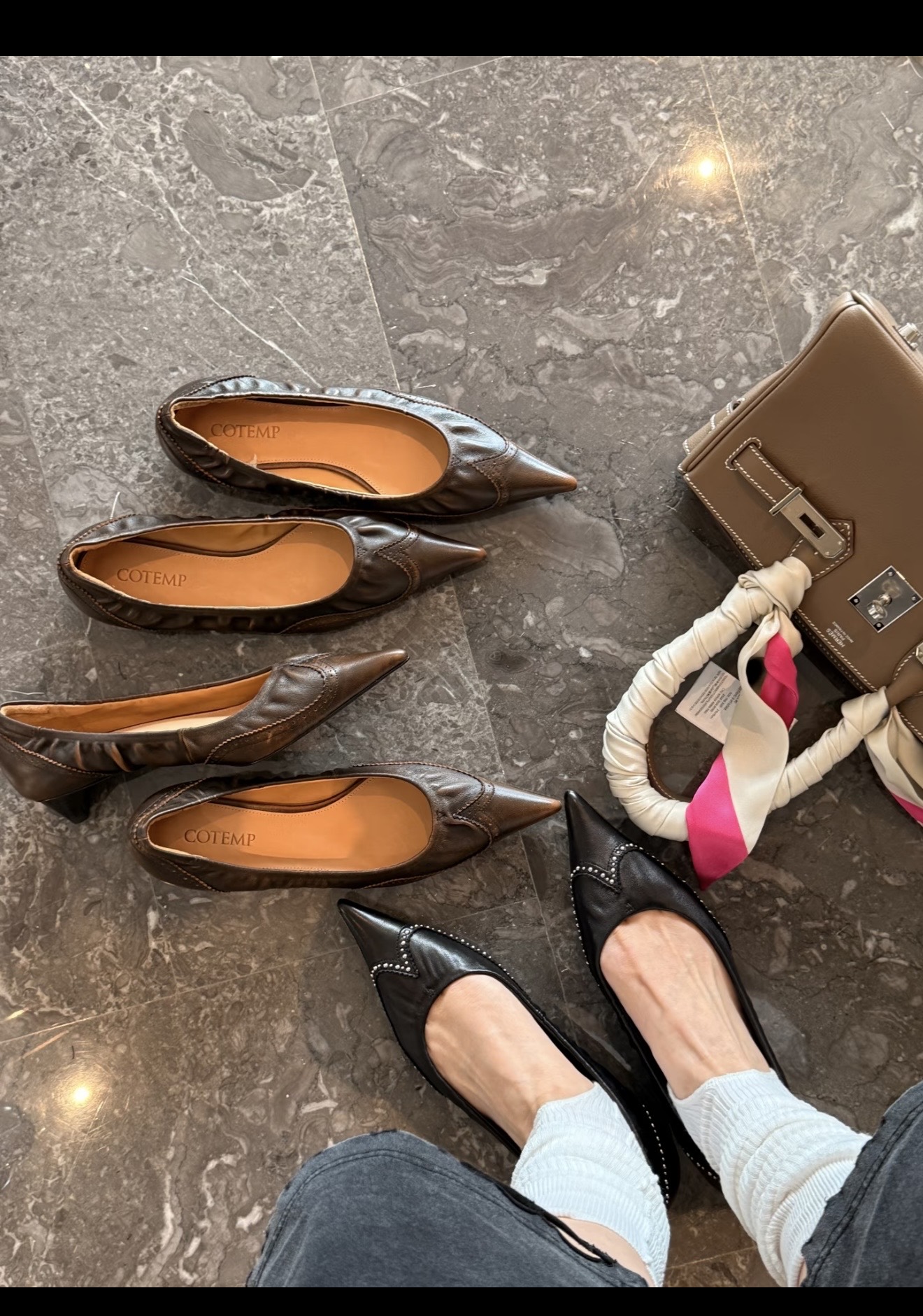 COTEMDistressed Leather Pointed-Toe Shoes*