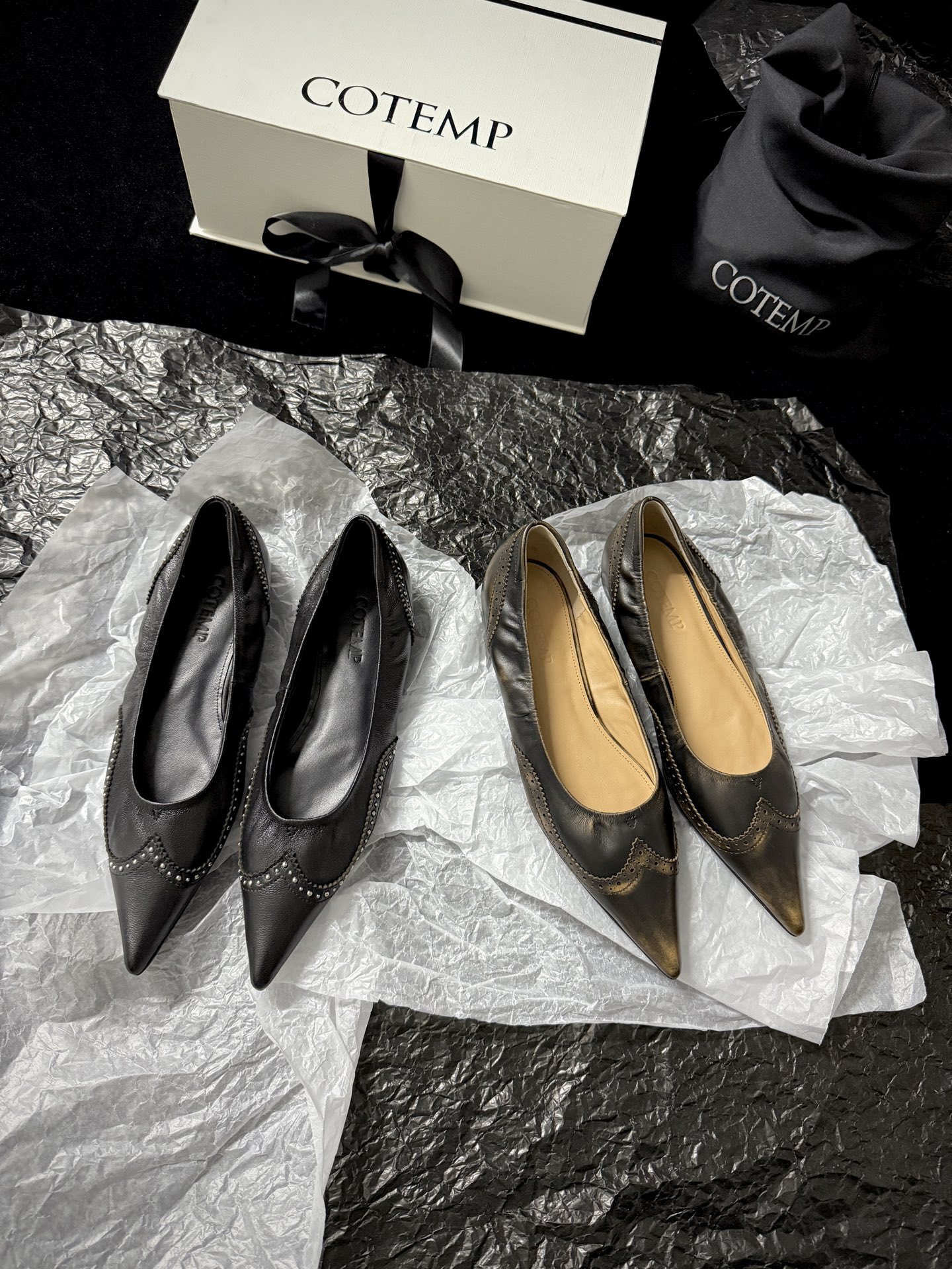 COTEMDistressed Leather Pointed-Toe Shoes*