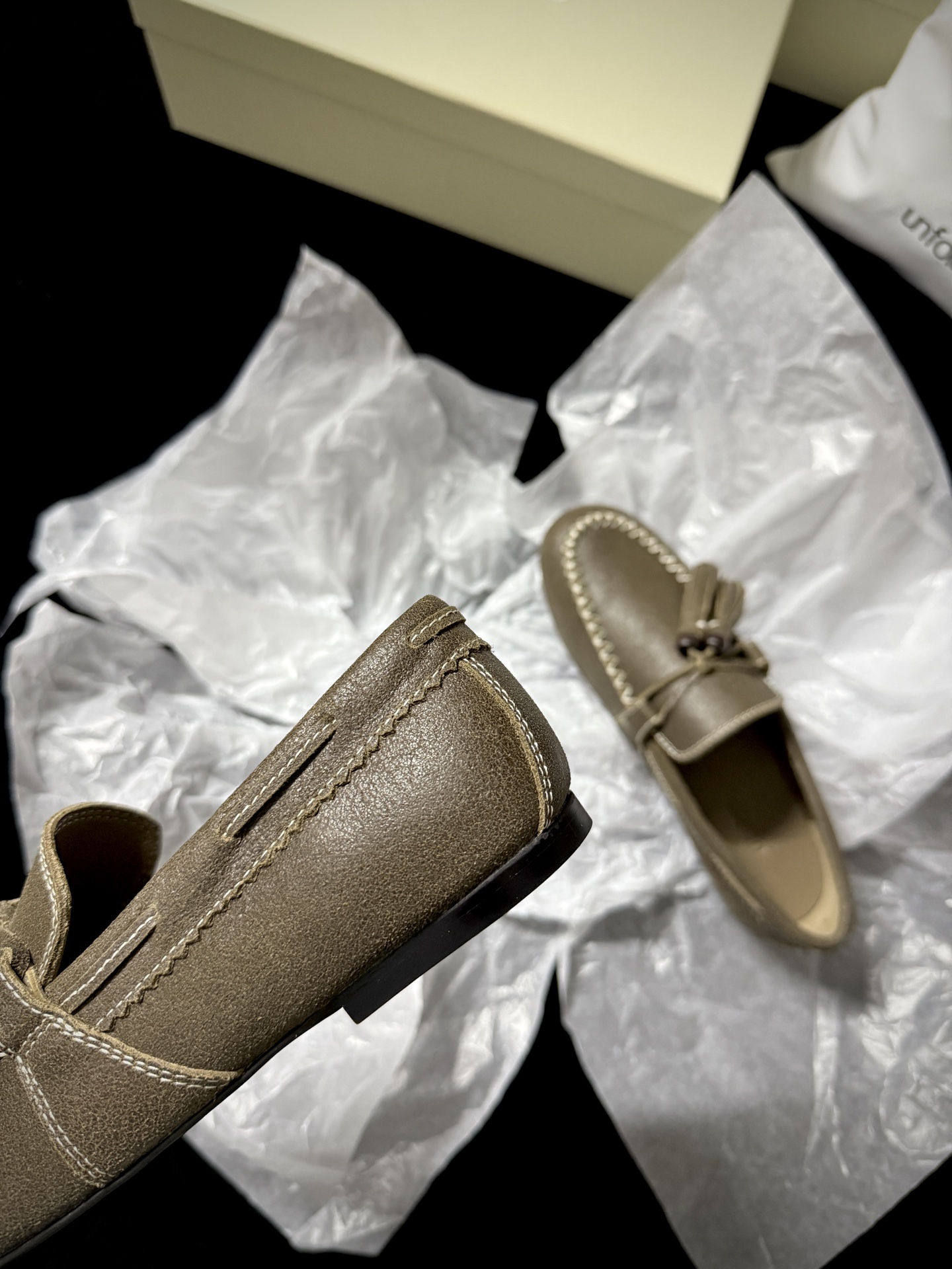 UNFOLIO Tassel Loafers