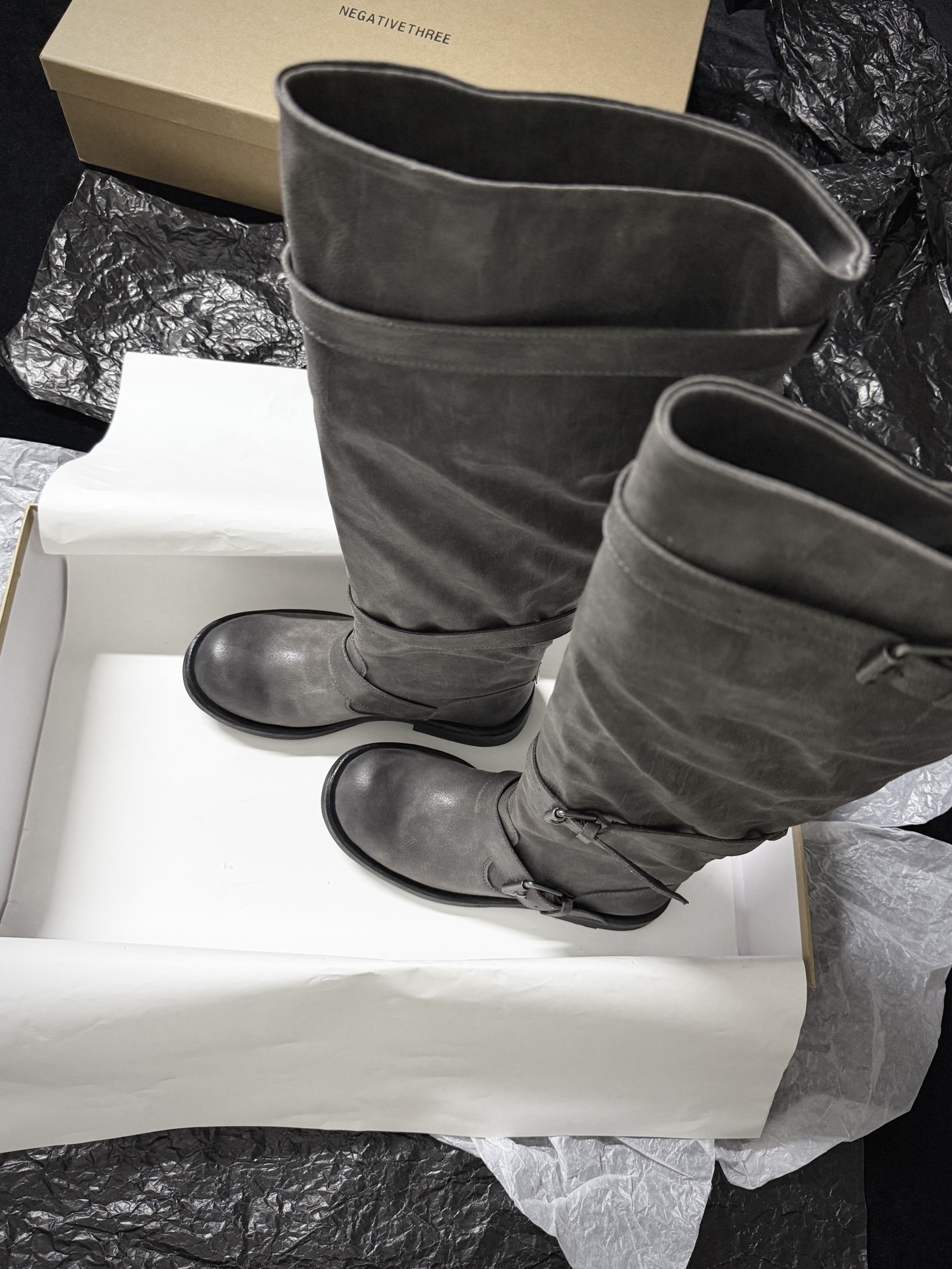 NEGATIVE THRE Retro Distressed Leather Boots