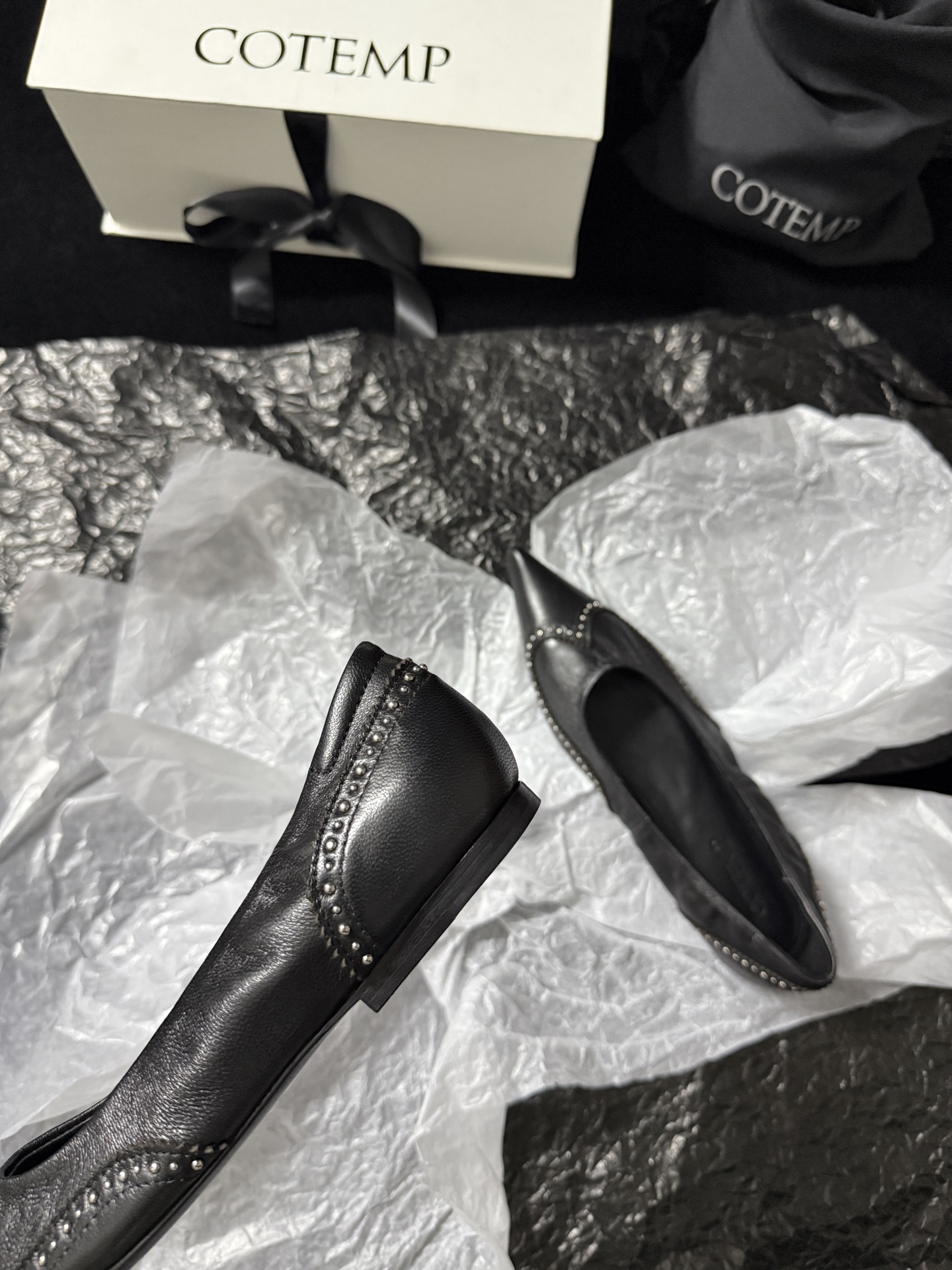 COTEMDistressed Leather Pointed-Toe Shoes*