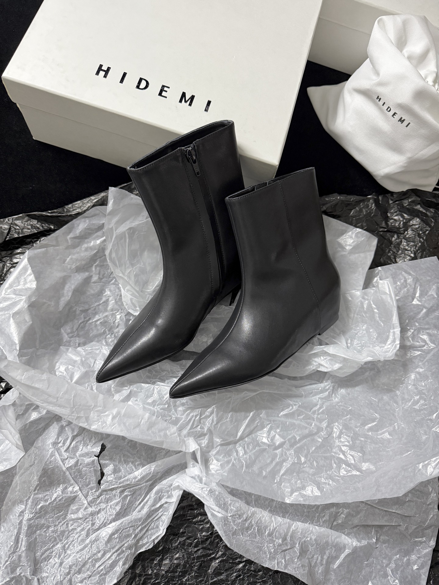 HIDEMPointed Toe Ankle Boots*