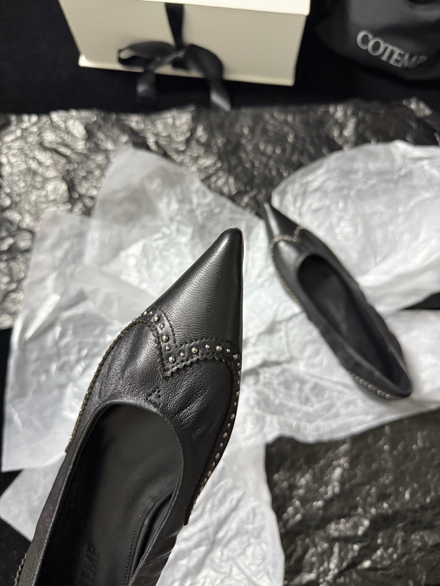 COTEMDistressed Leather Pointed-Toe Shoes*