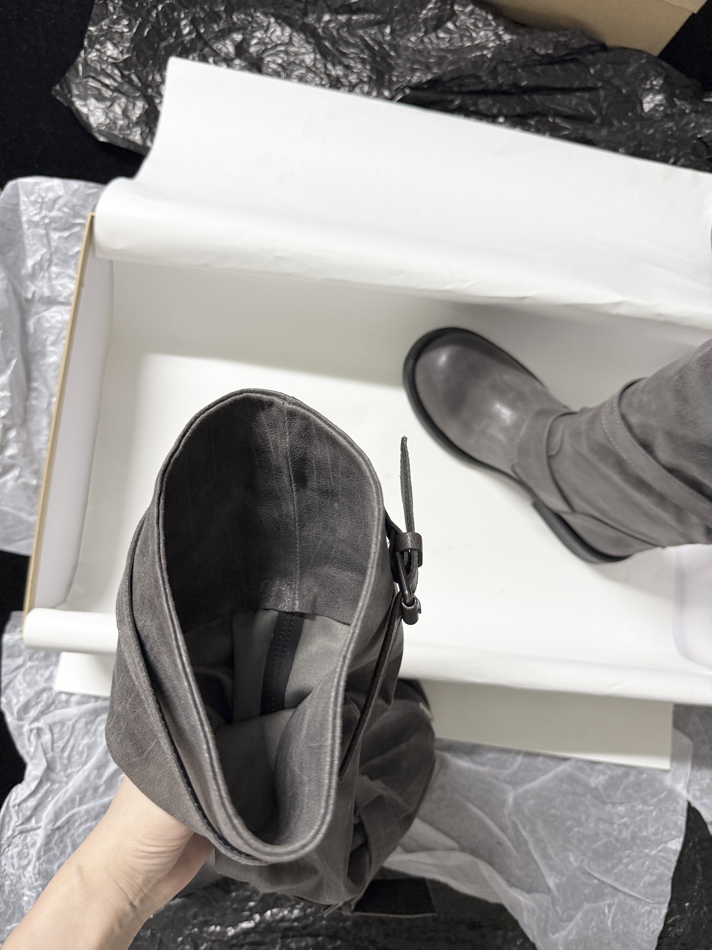 NEGATIVE THRE Retro Distressed Leather Boots