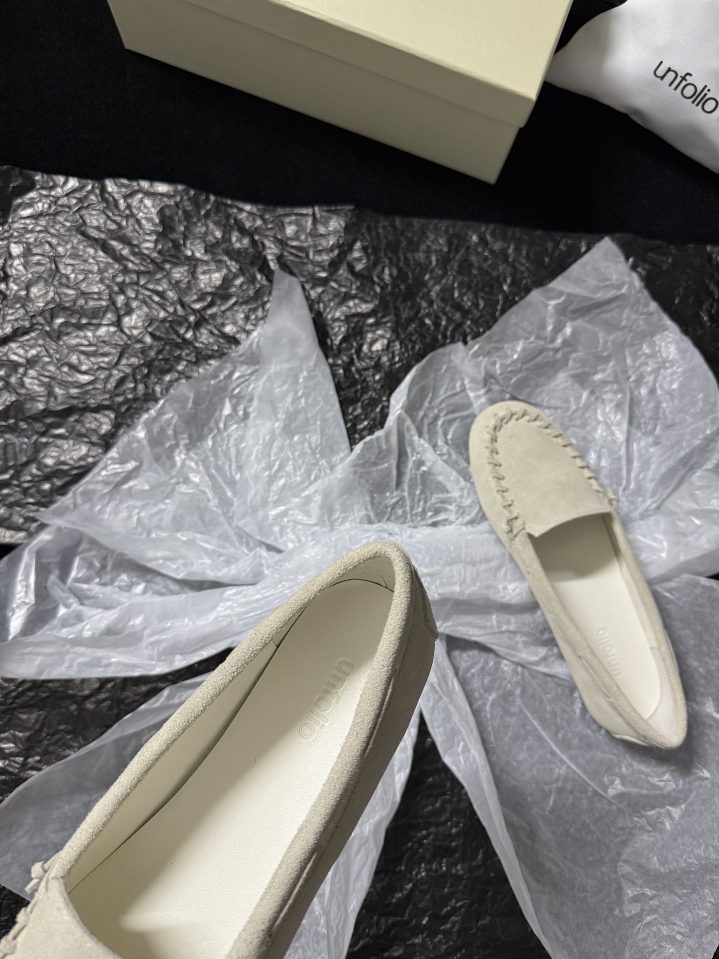 UNFOLIO 25AW New Arrival: Woven-Trim Loafers