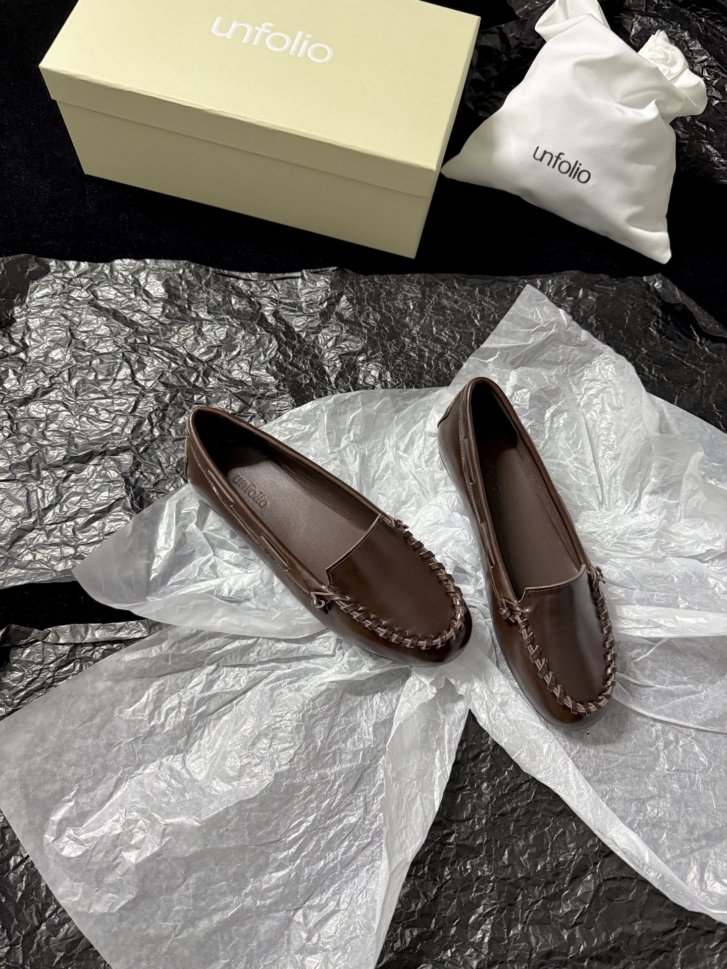 UNFOLIO 25AW New Arrival: Woven-Trim Loafers