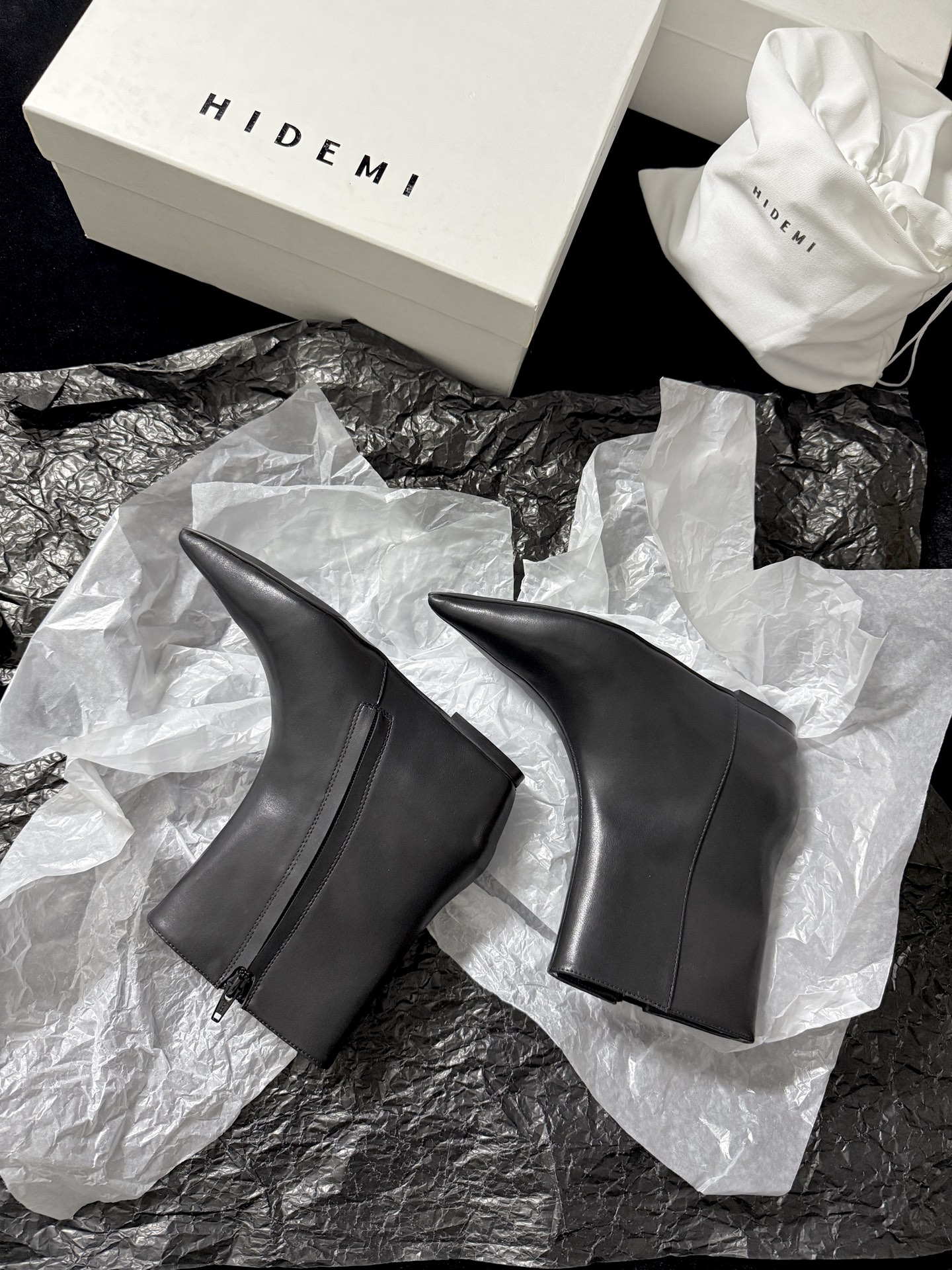 HIDEMPointed Toe Ankle Boots*