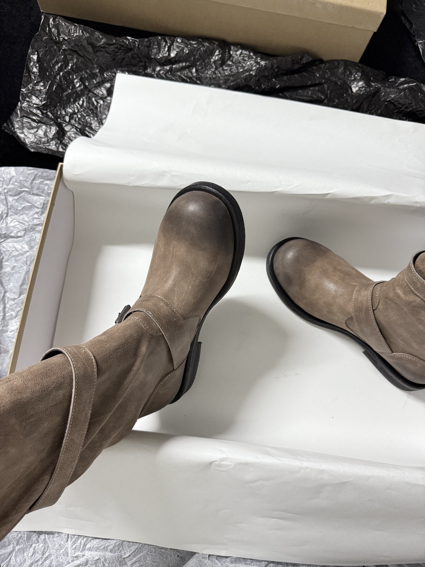 NEGATIVE THRE Retro Distressed Leather Boots