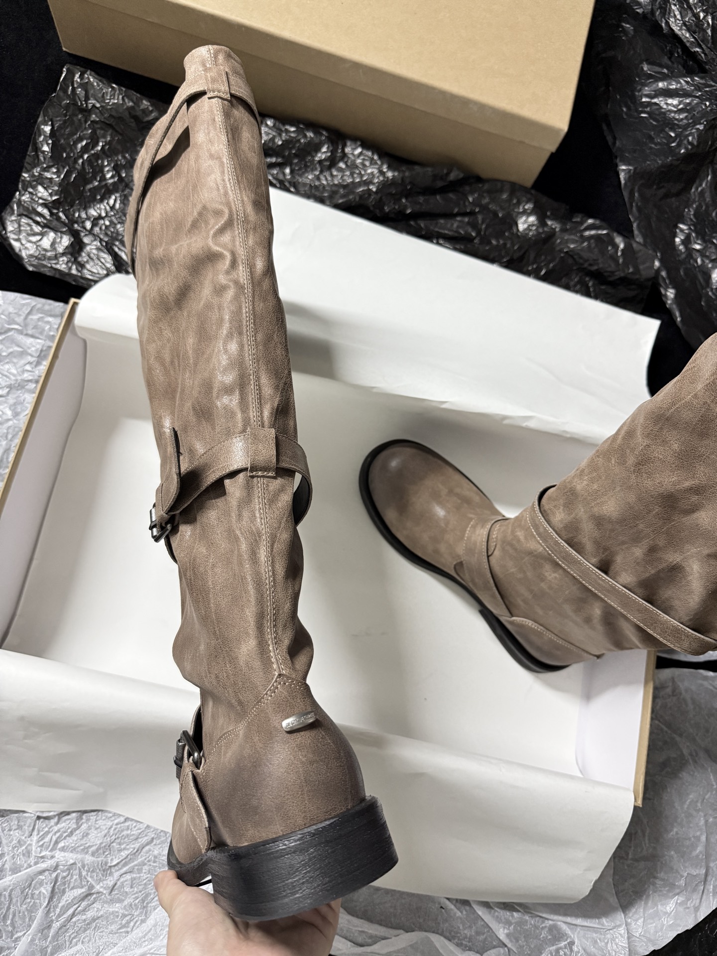 NEGATIVE THRE Retro Distressed Leather Boots