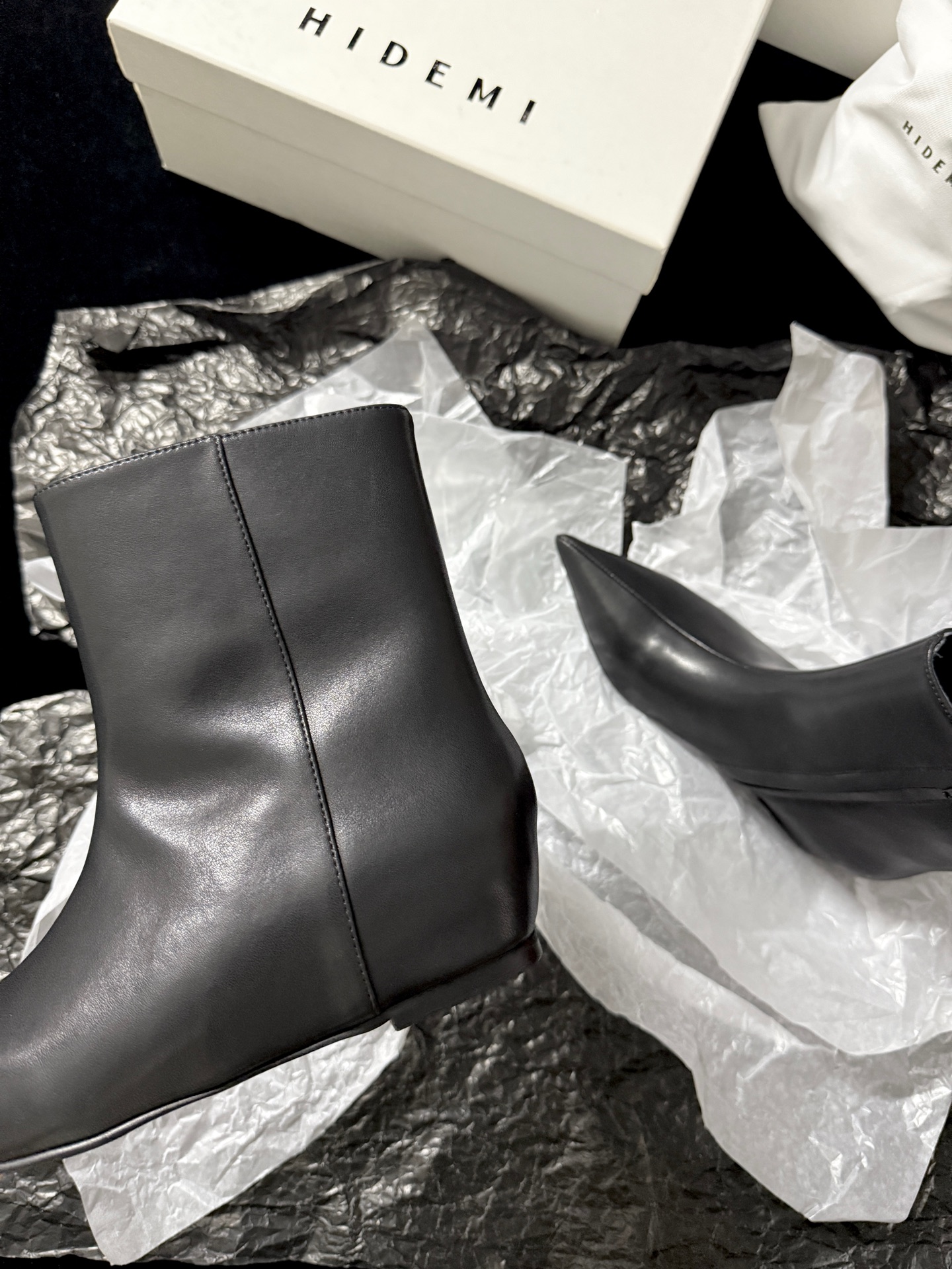 HIDEMPointed Toe Ankle Boots*