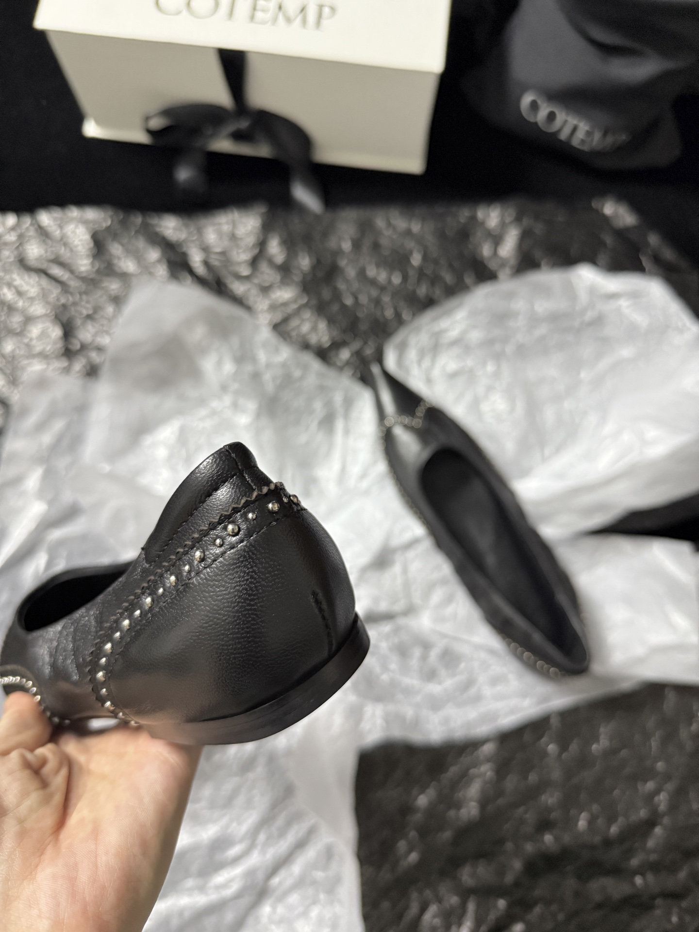 COTEMDistressed Leather Pointed-Toe Shoes*