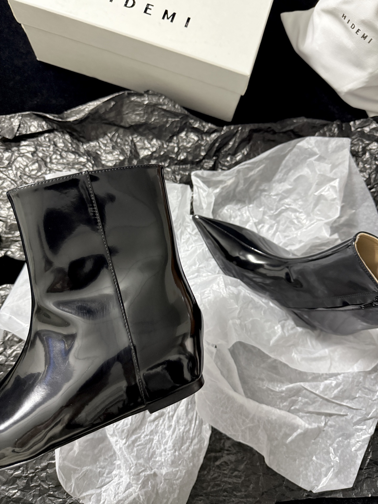 HIDEMPointed Toe Ankle Boots*