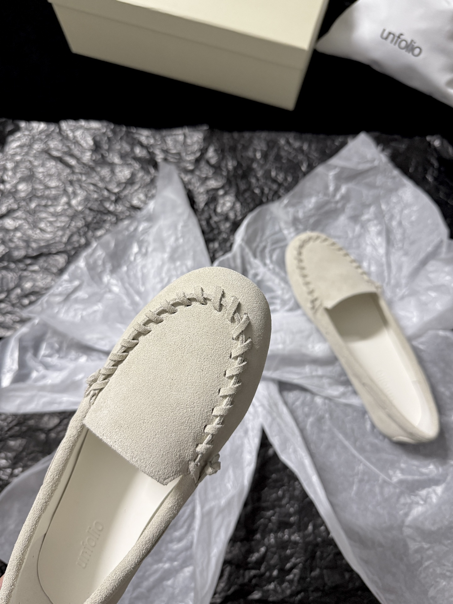 UNFOLIO 25AW New Arrival: Woven-Trim Loafers