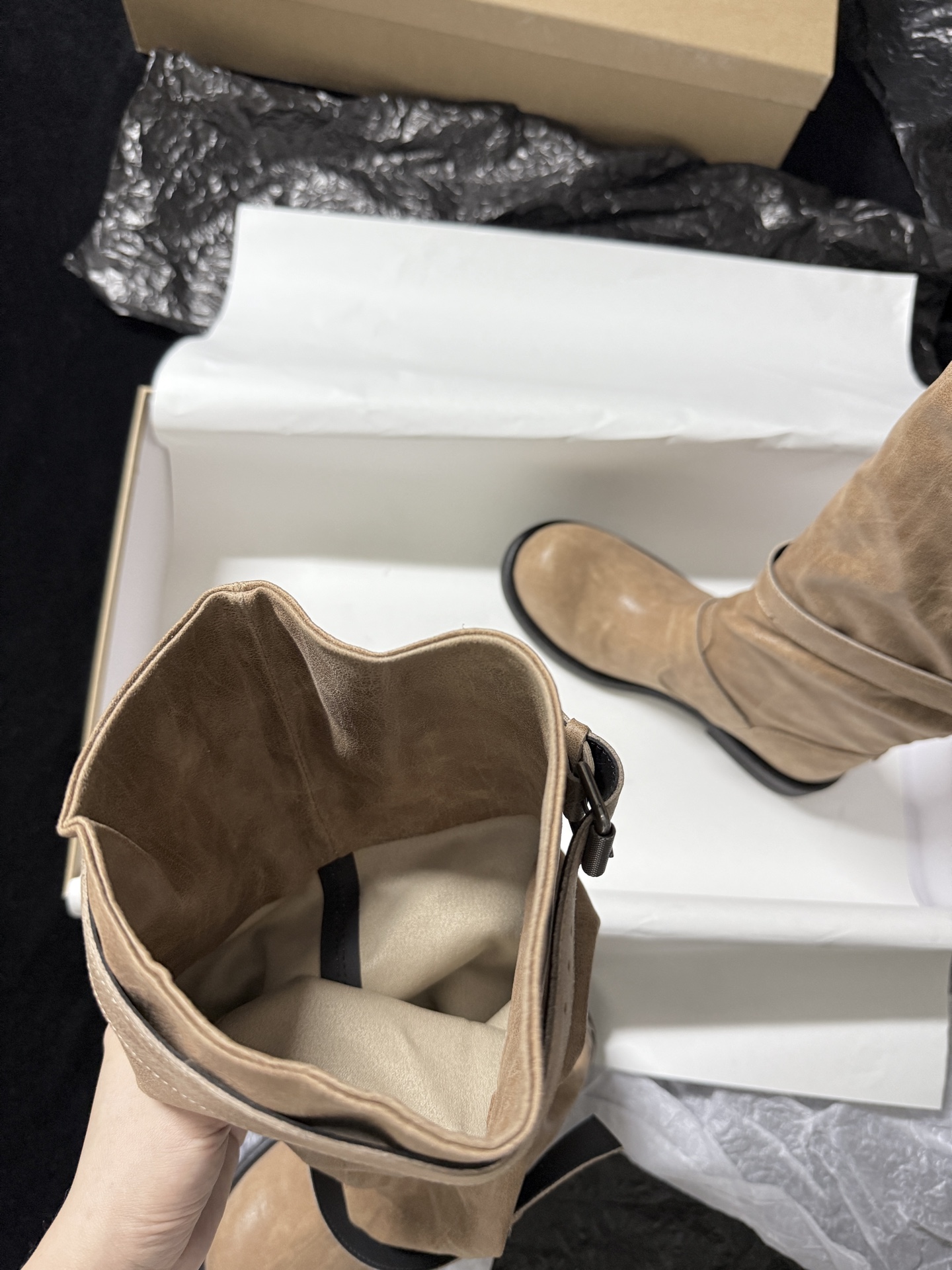 NEGATIVE THRE Retro Distressed Leather Boots