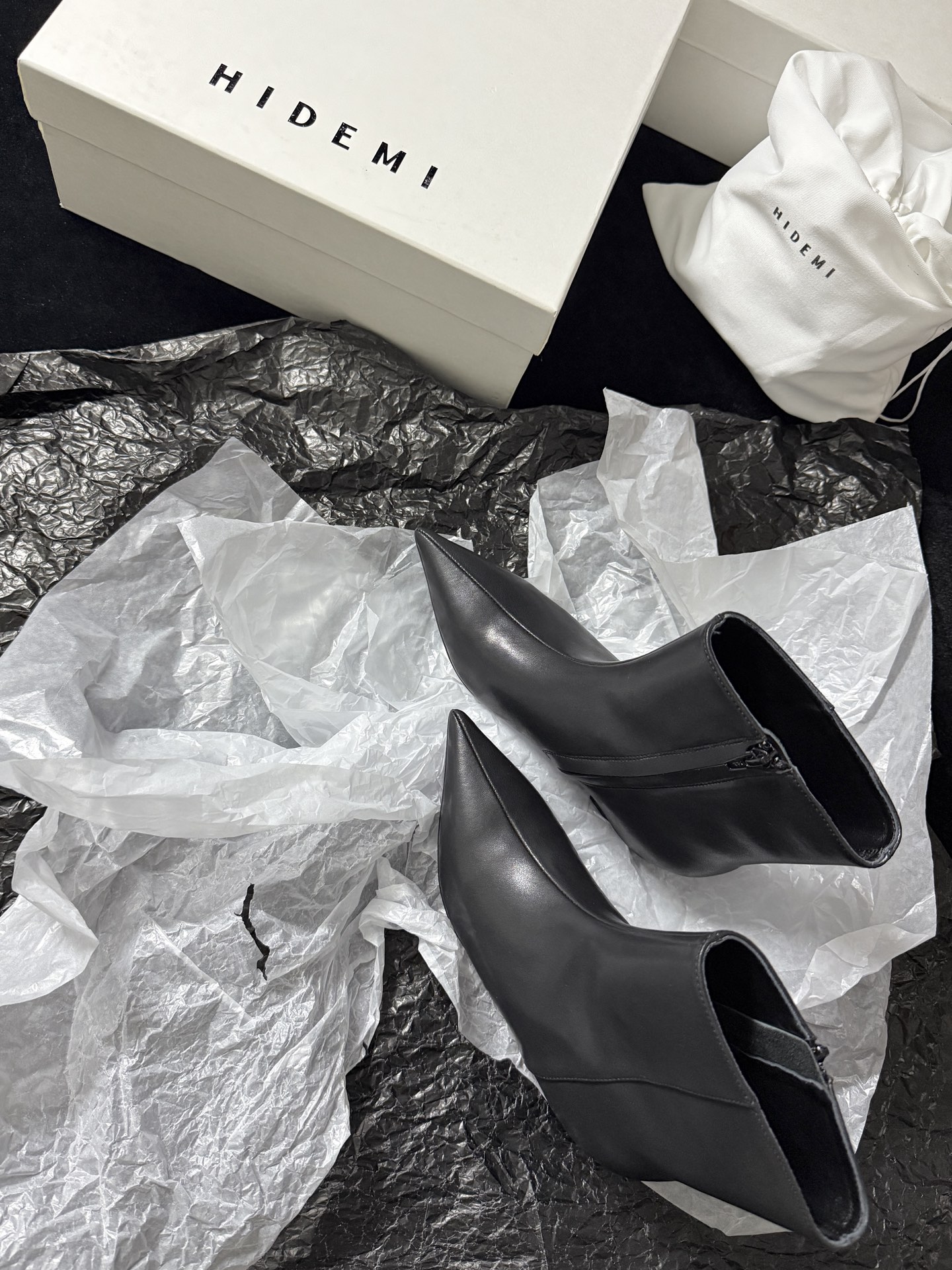 HIDEMPointed Toe Ankle Boots*